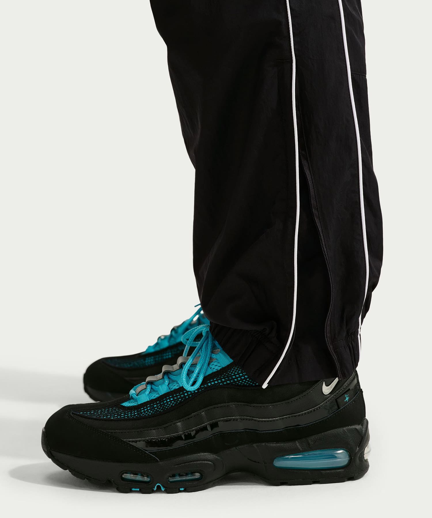 NIKE M NSW AIR MAX 95 WVN PANT BLACKの画像