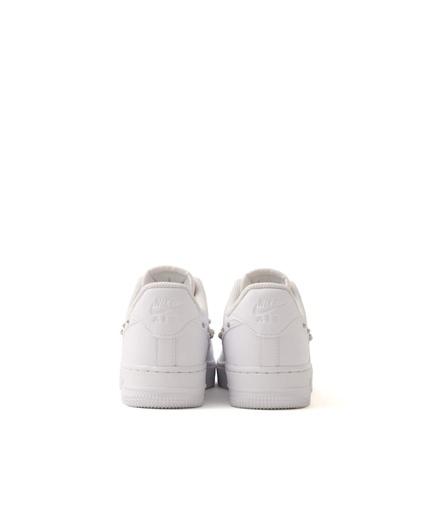 NIKE WMNS AIR FORCE 1 '07 WHITE/WHITE-METALLIC SILVERの画像