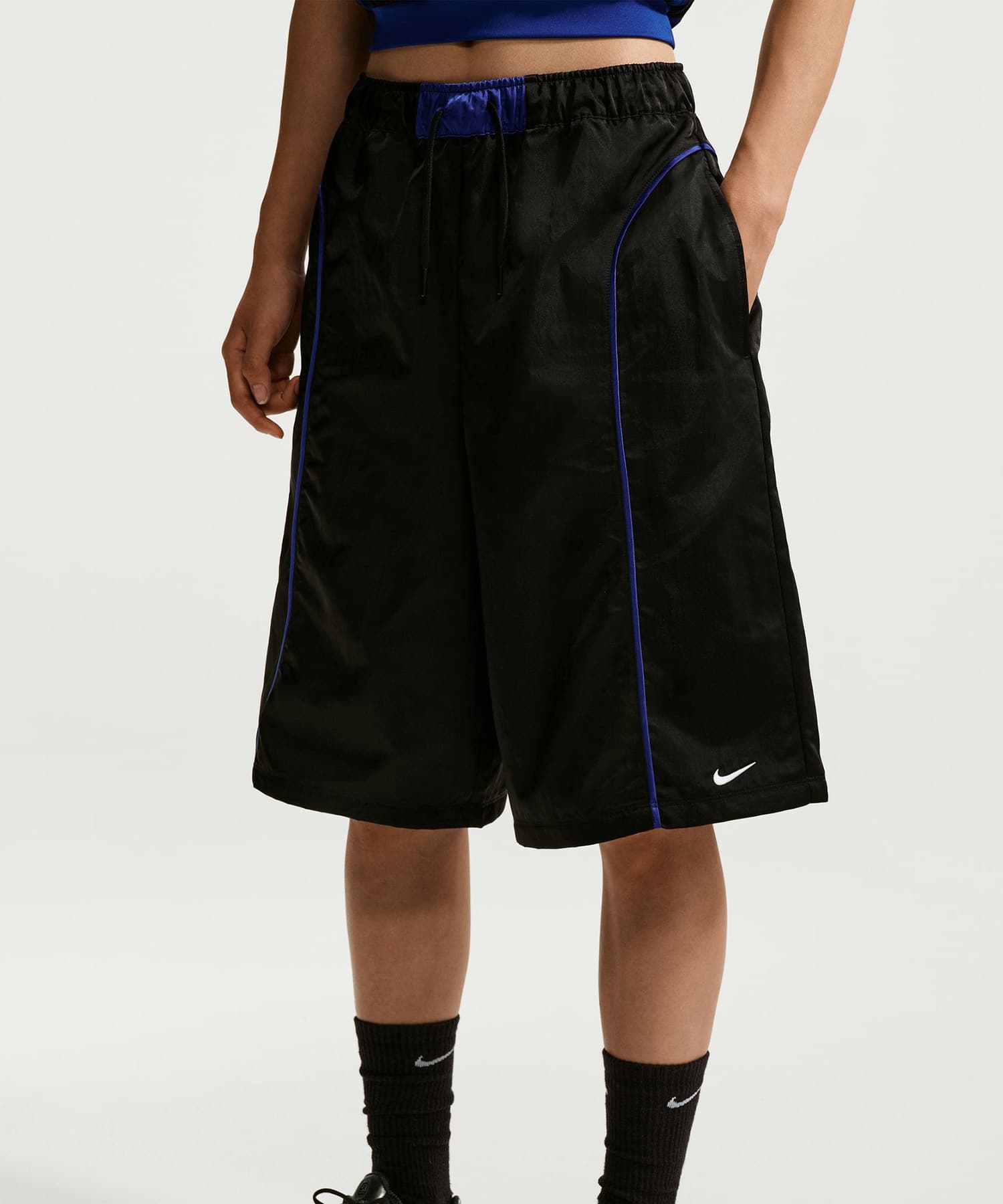 NIKE AS W NK NYLON KNEE LENGTH SHORT BLACKの画像