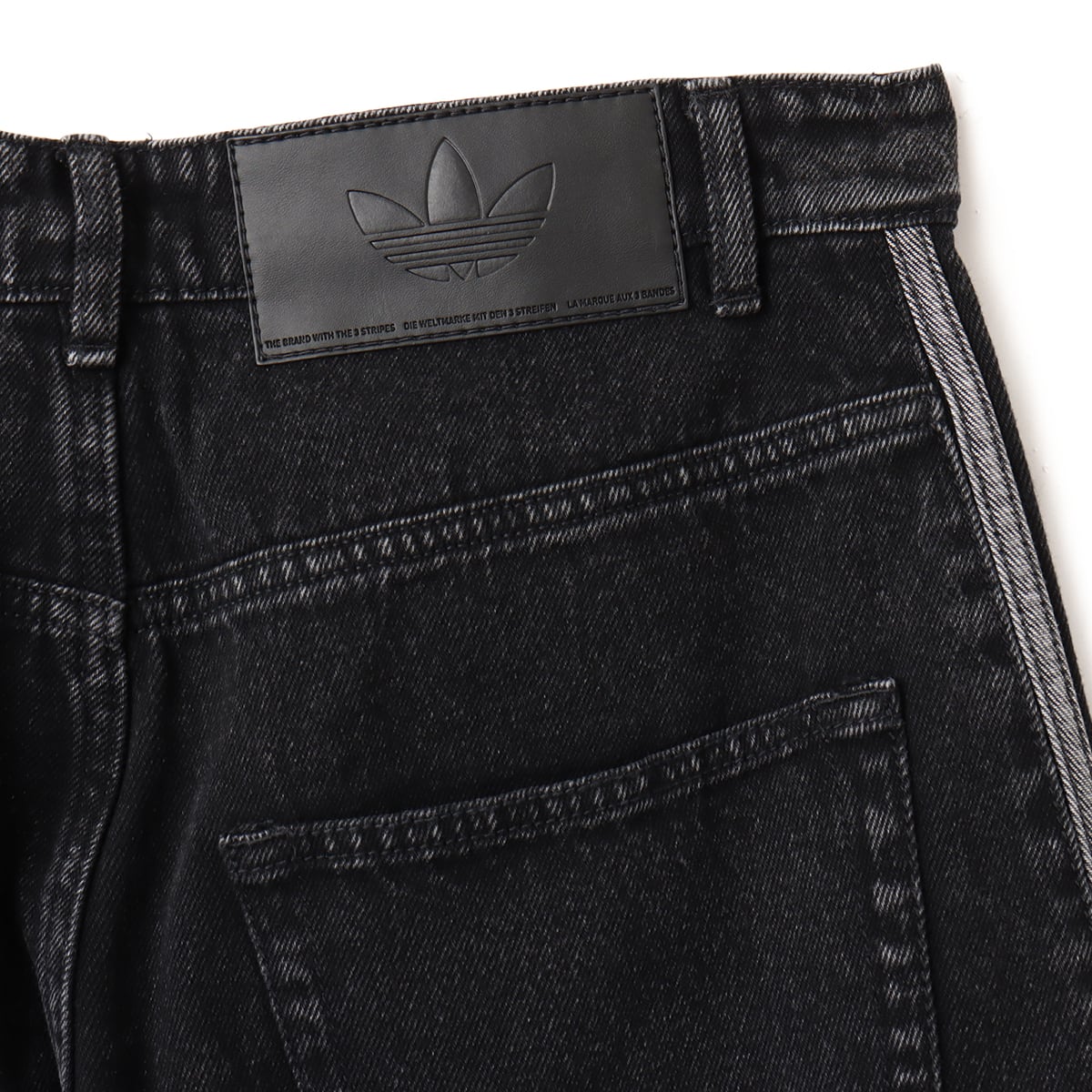 adidas DENIM FIREBIRD SHORTS トゥルーブラックデニム