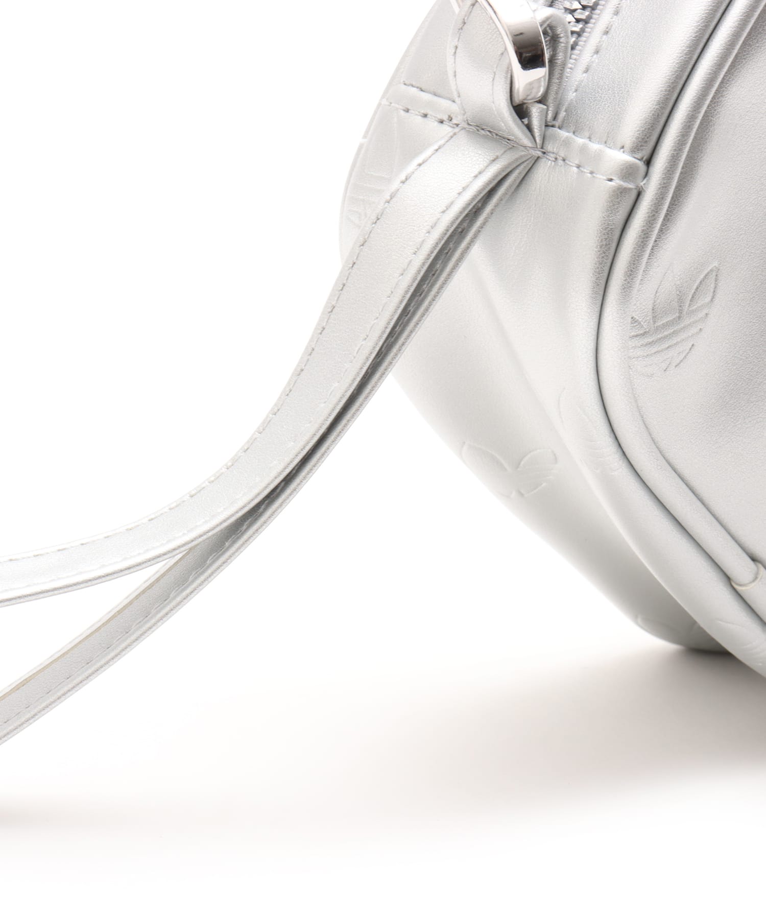 adidas DIAMOND SHAPED BAG シルバーメタリックの画像