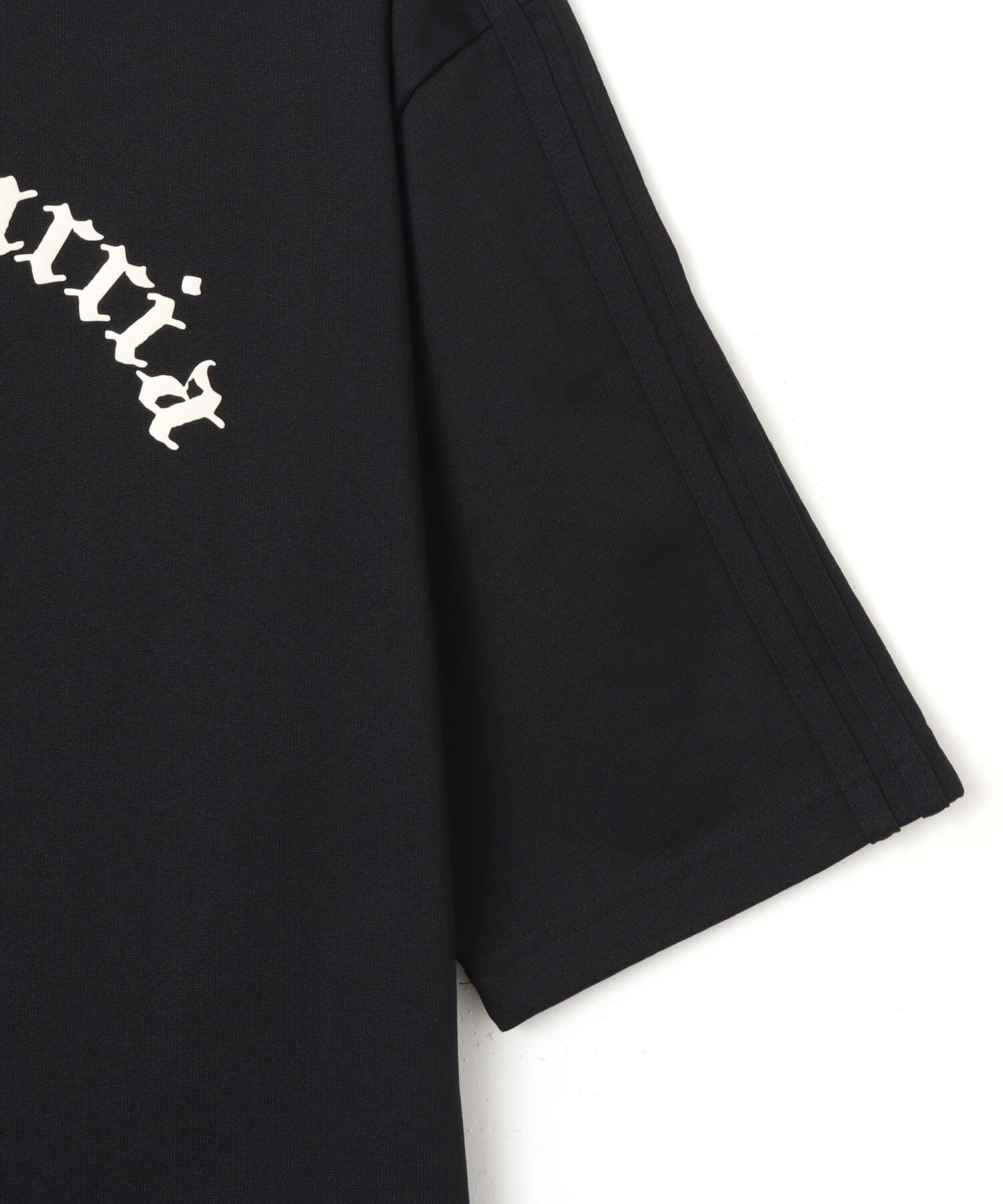 adidas CHAVARRIA LOGO T-SHIRT ブラックの画像