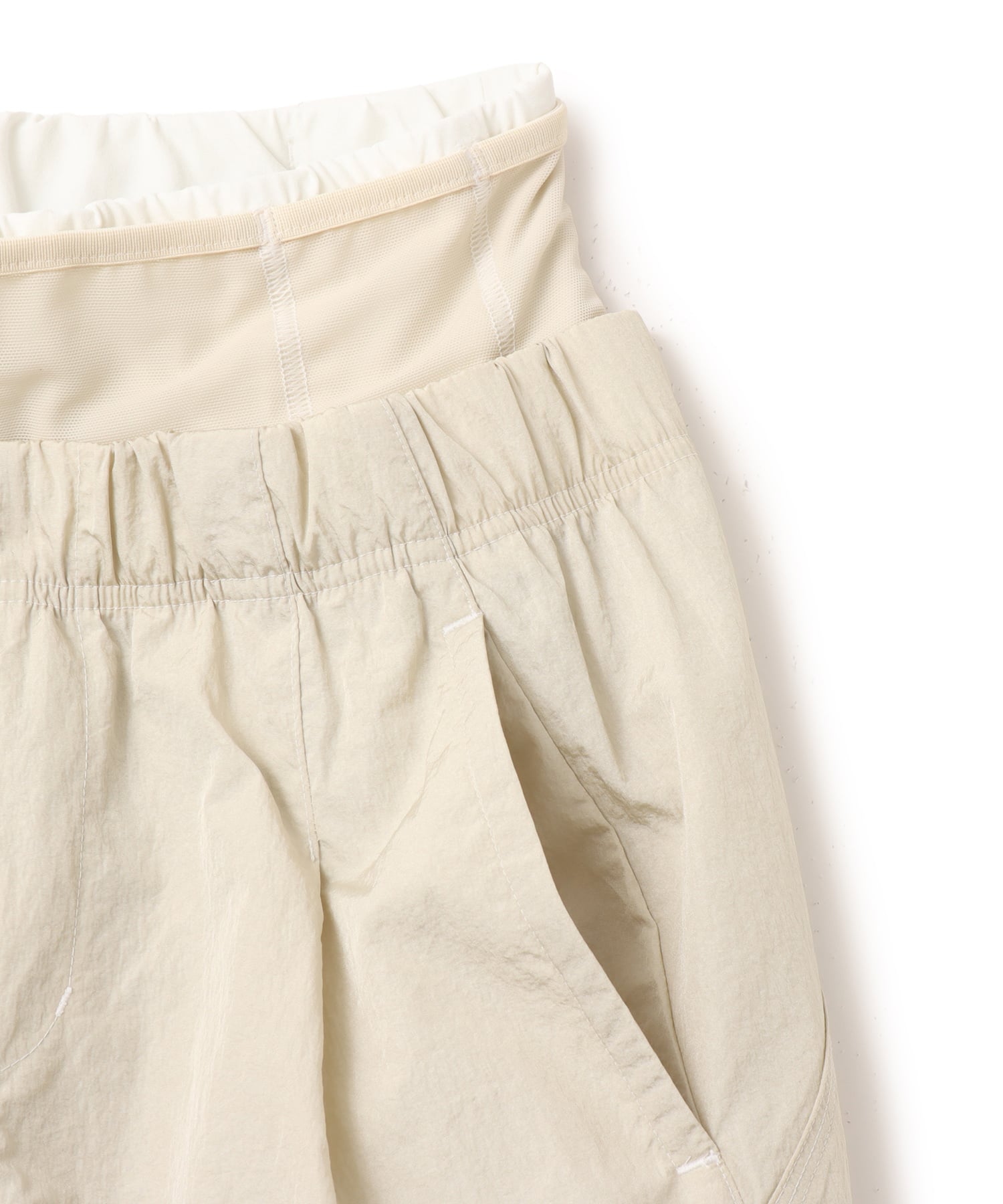 adidas DAY//Ø WOVEN PANTS W パテグレーの画像