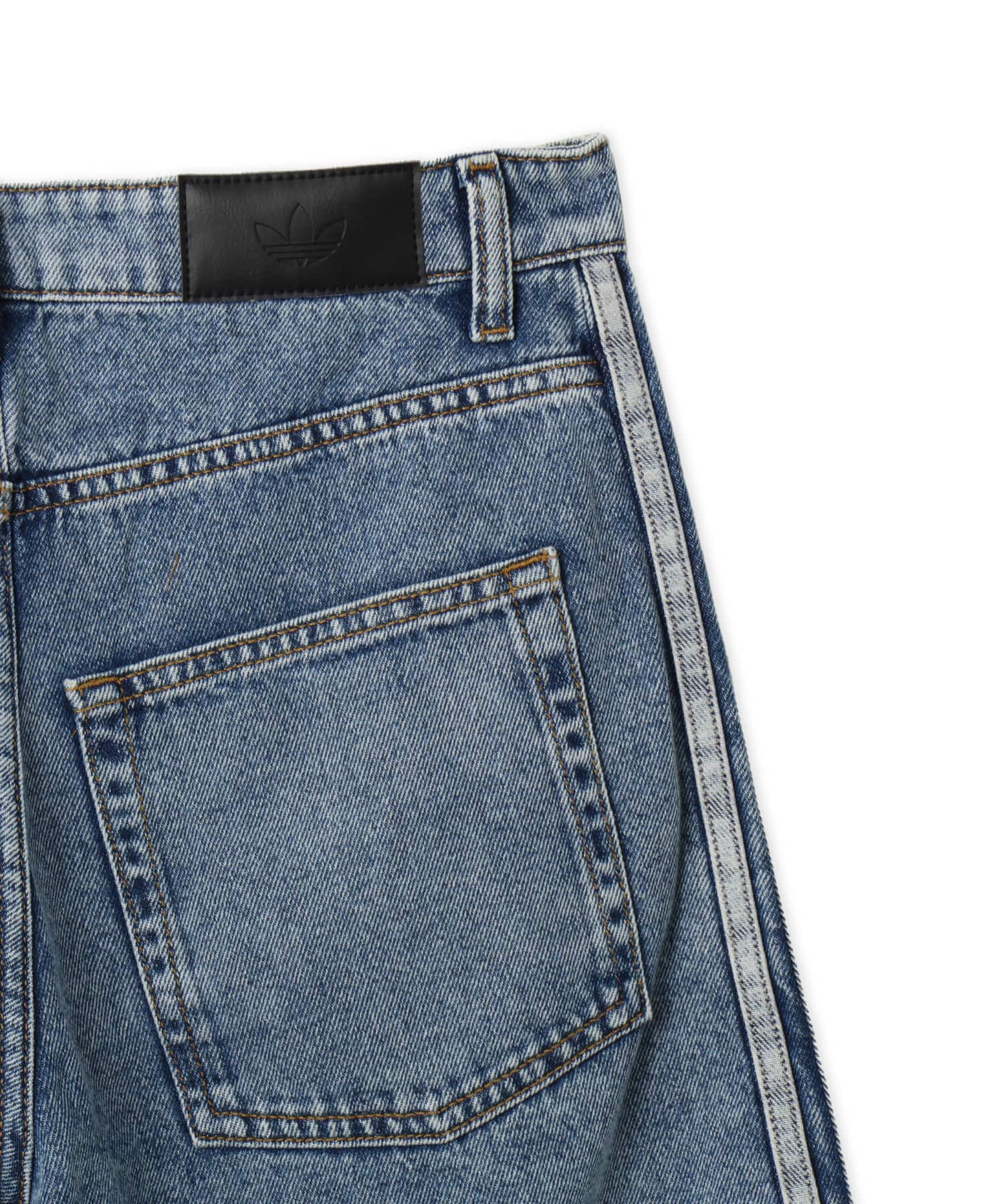 adidas FIREBIRD ADICOLOR LIGHT WASH DENIM SHORTS ウォーンブルーデニムの画像