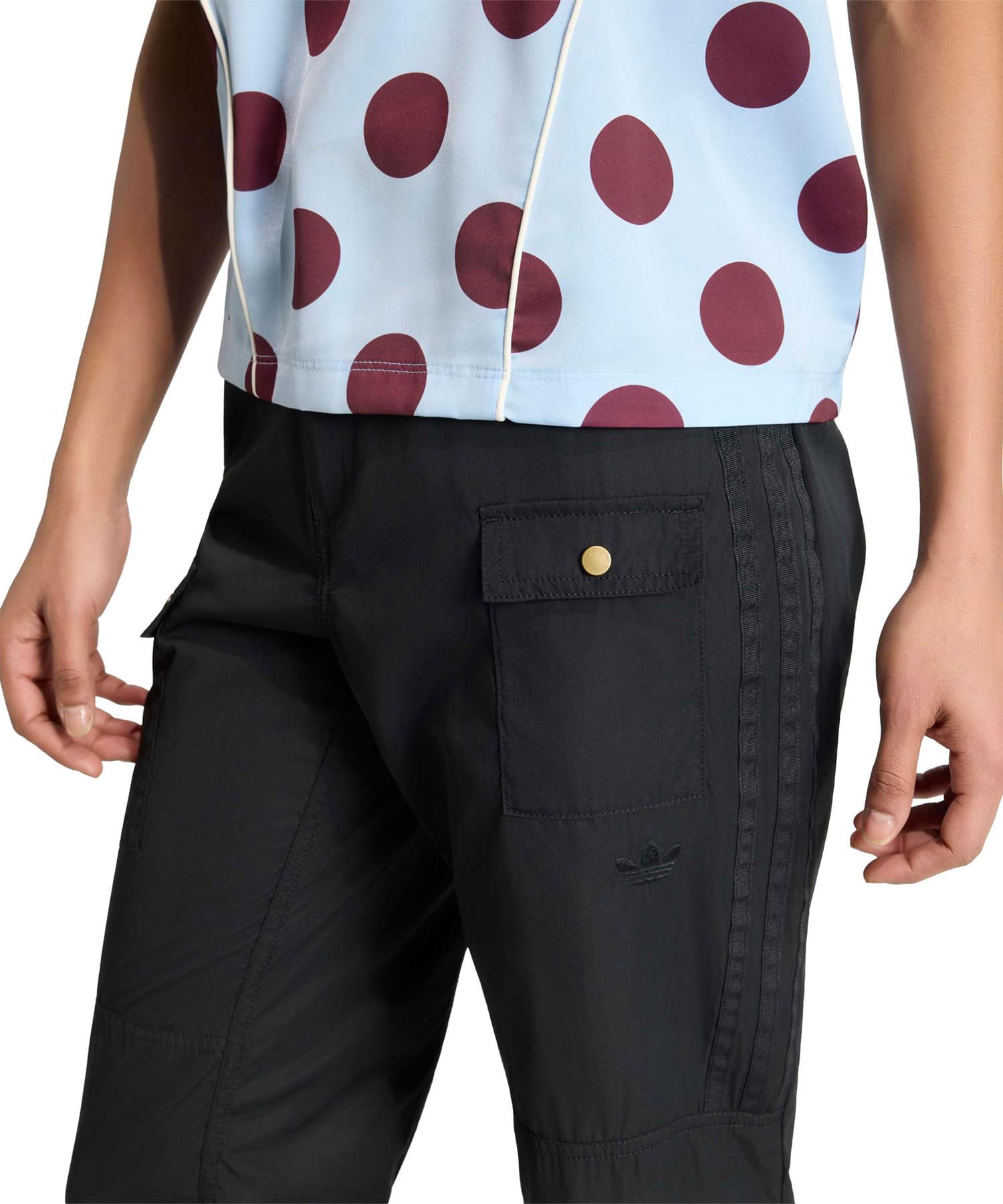 adidas CARGO PANTS ブラックの画像