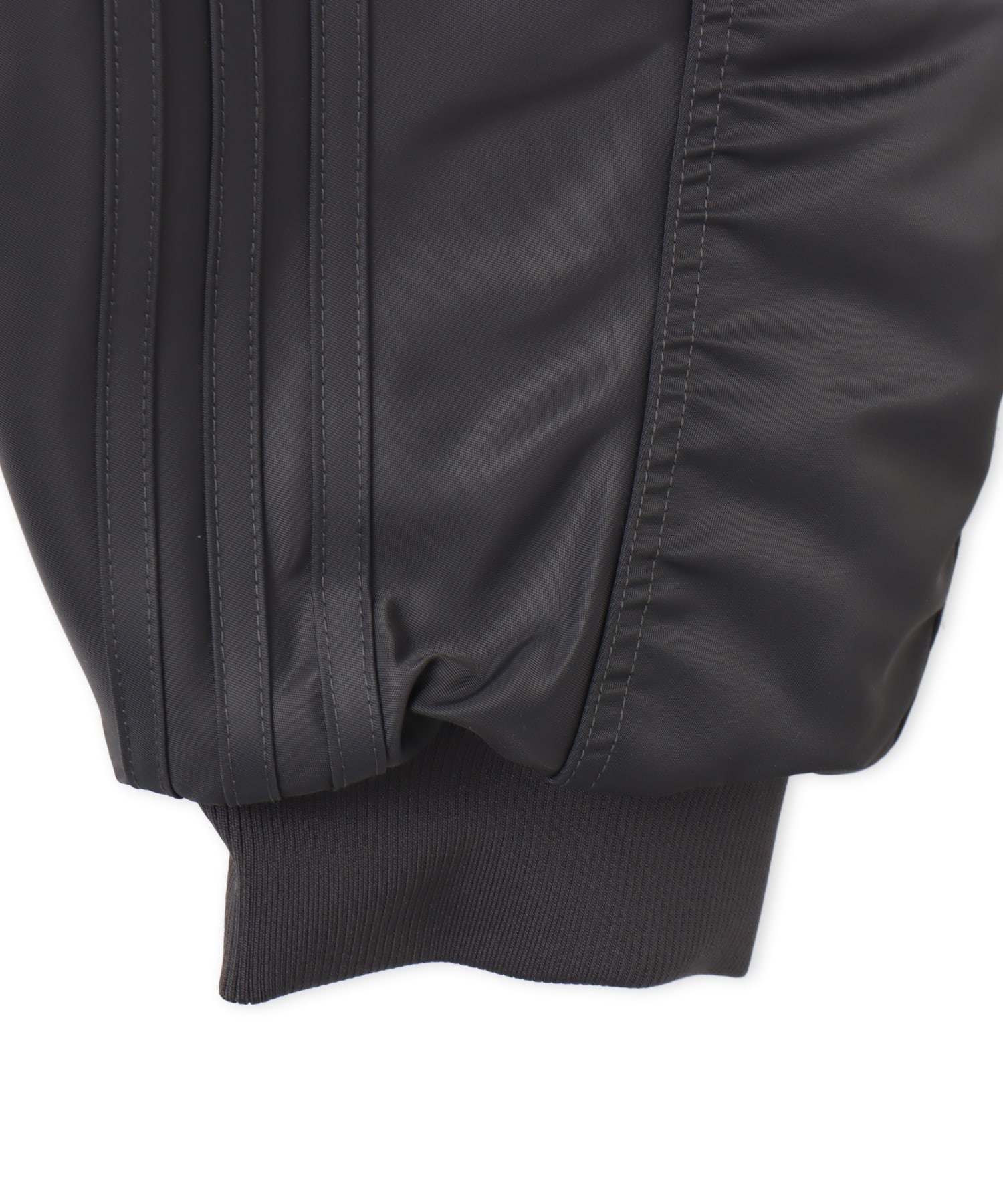 adidas CHAVARRIA BOMBER JACKET グレーシックスの画像