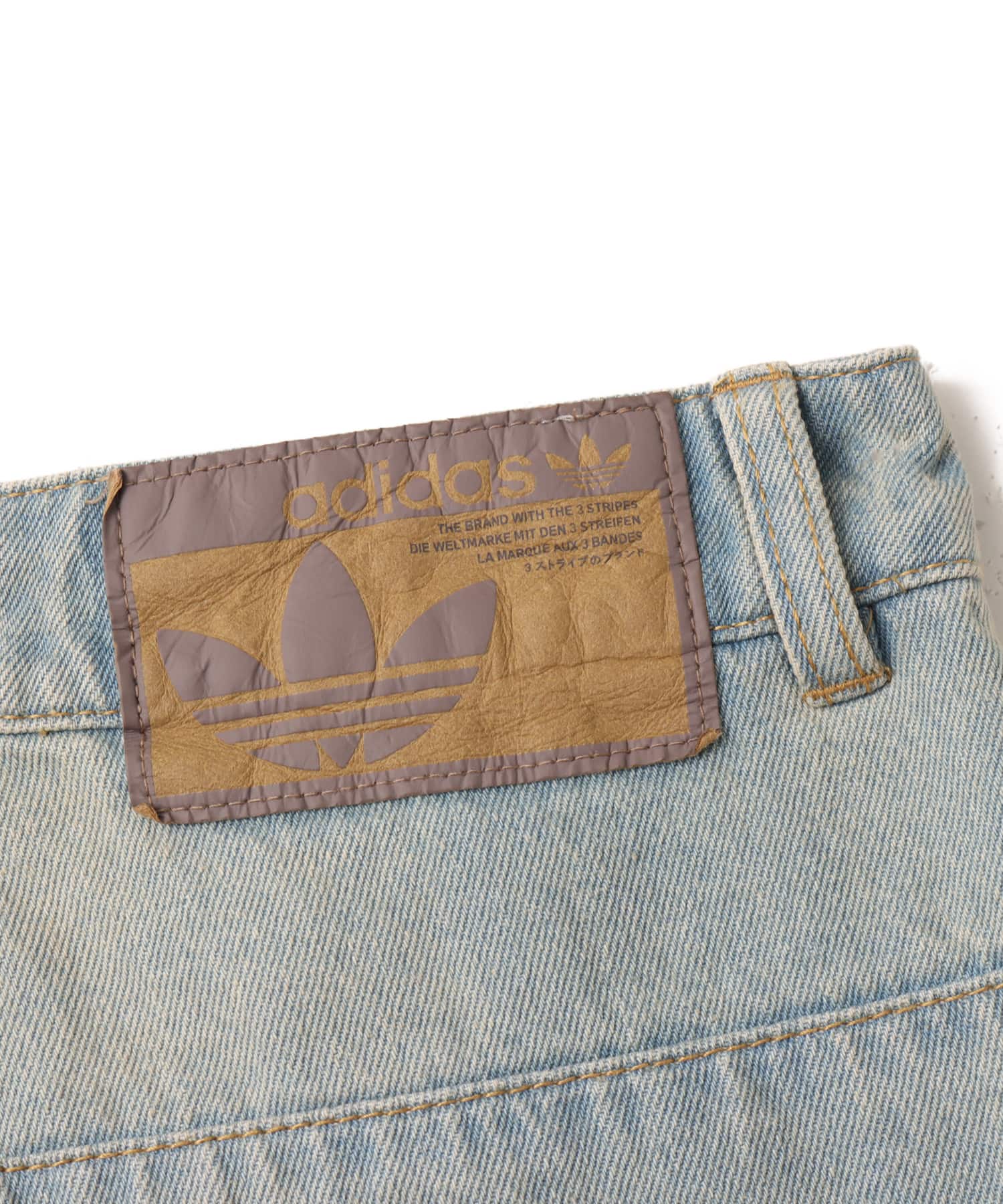 adidas VINTAGE WIDE LEG JEANS ライトデニム/オフホワイトの画像