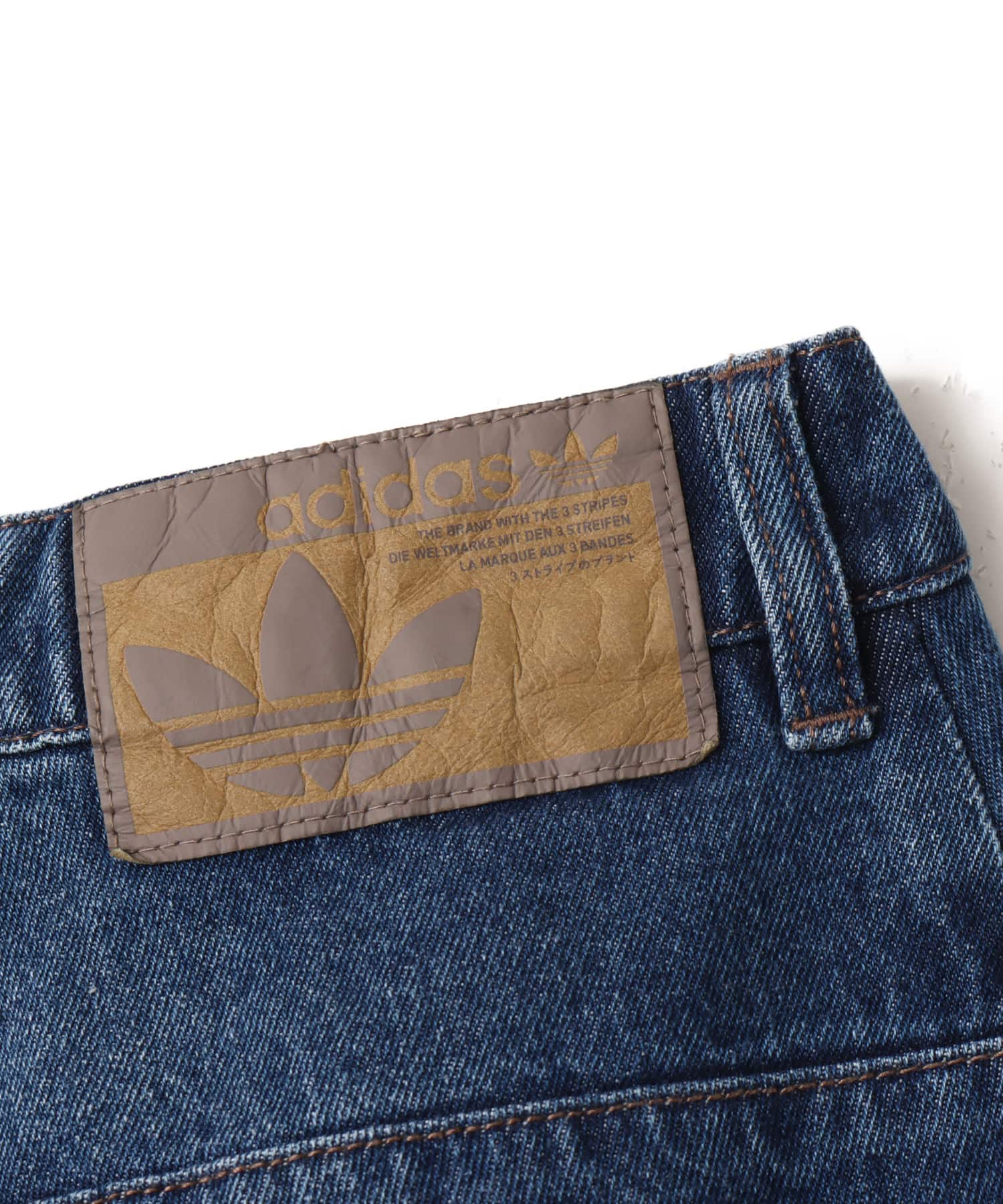 adidas VINTAGE WIDE LEG JEANS WITH CHECKED SEAM インディゴデニム/マルチカラーの画像