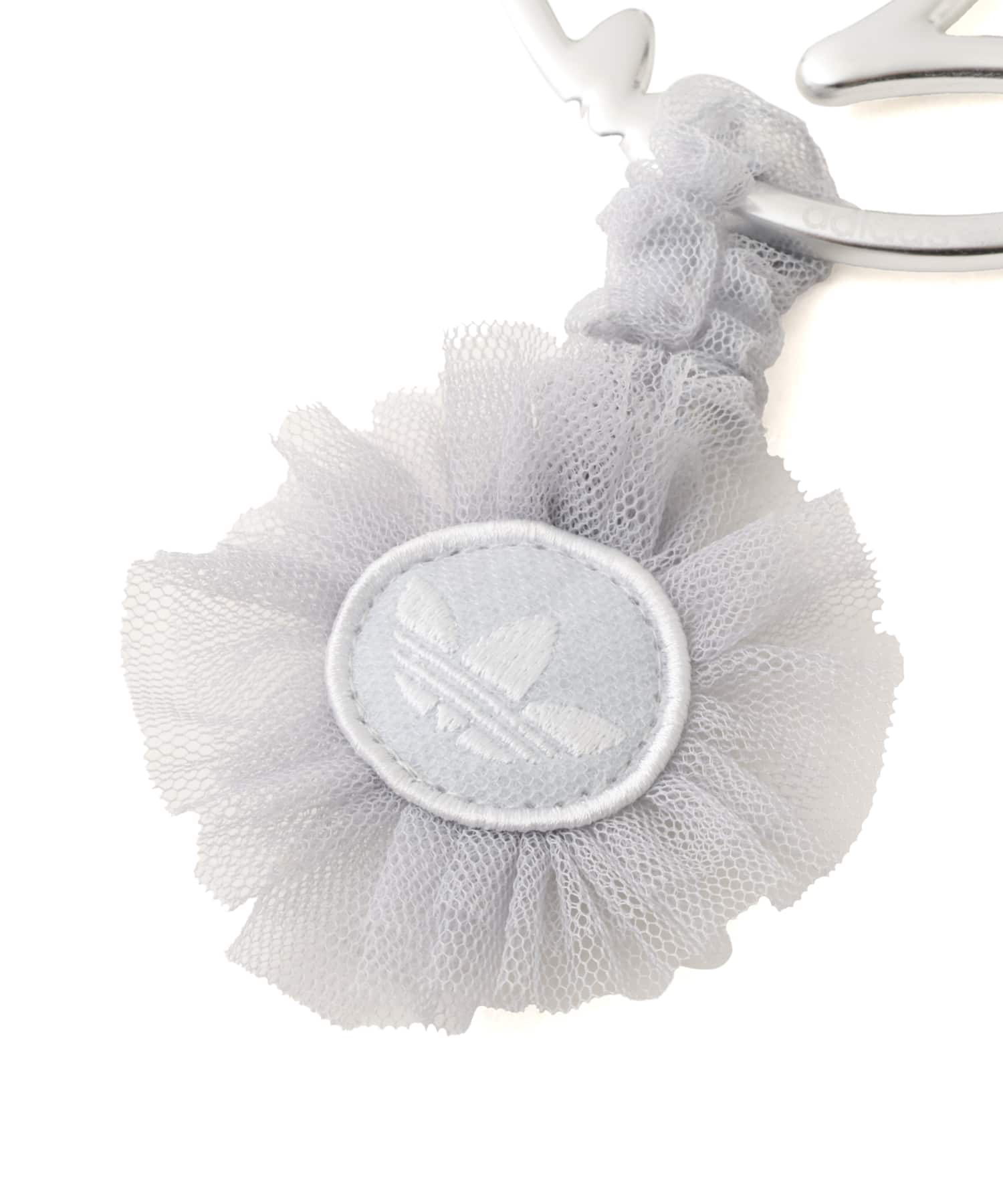 adidas TREFOIL CHARM KEYCHAIN クリアグレーの画像