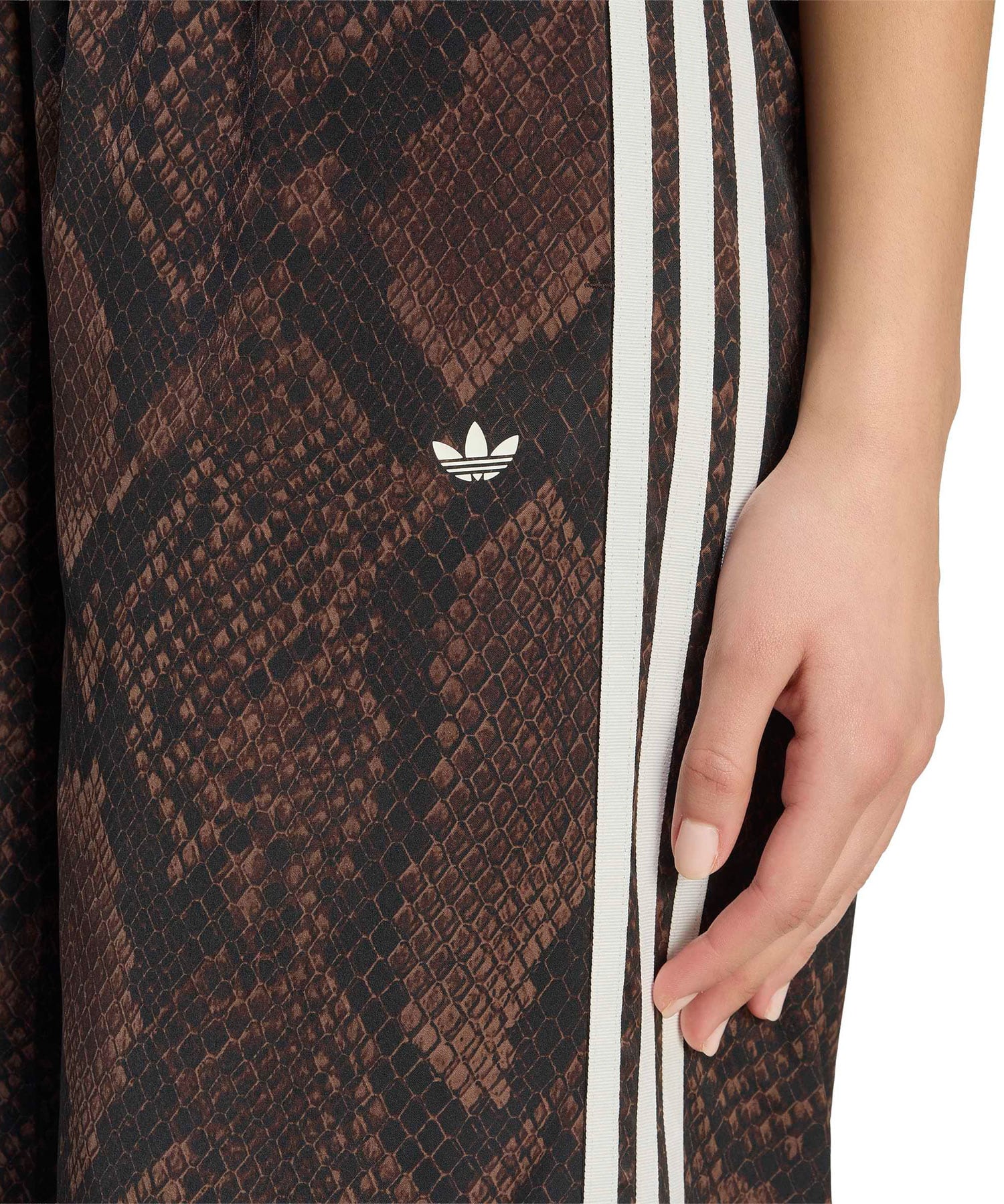 adidas SNAKE PRINT SATIN WIDE LEG TRACK PANTS アースストレータ/オーロラコーヒーの画像