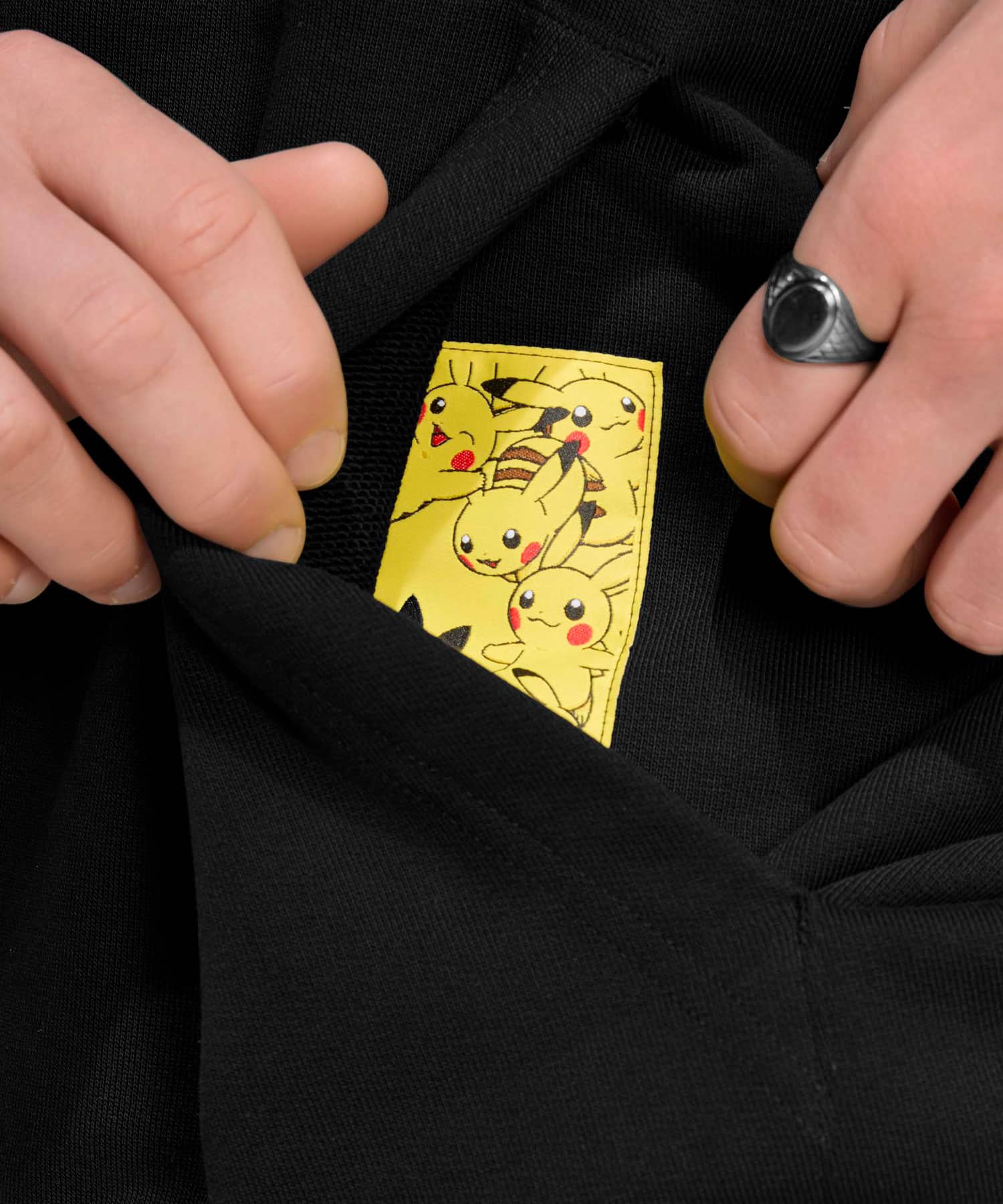 adidas POKEMON TEAMGEIST HOODIE ブラックの画像