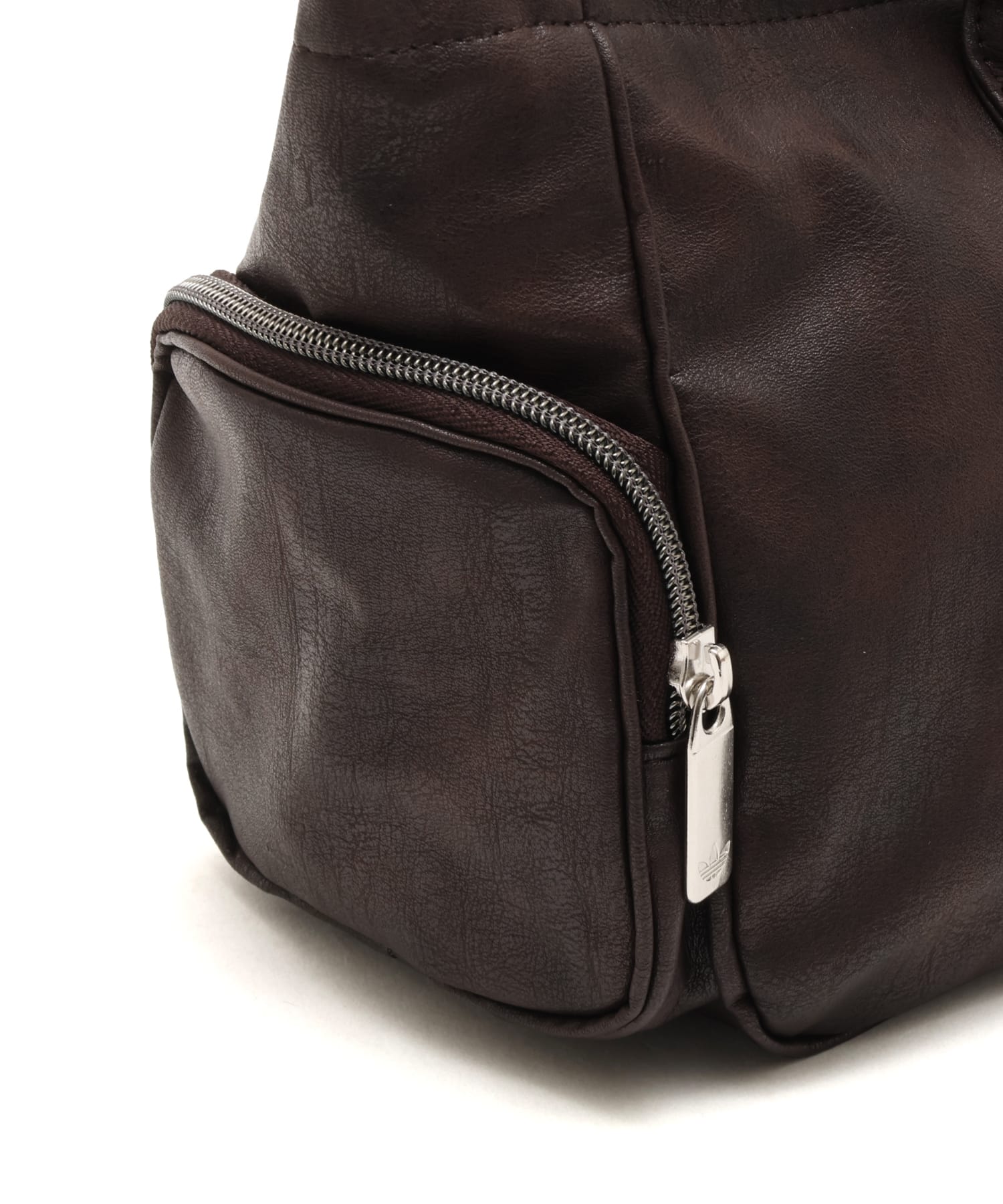 adidas ELONGATED BAG WITH POCKETS オーロラコーヒーの画像