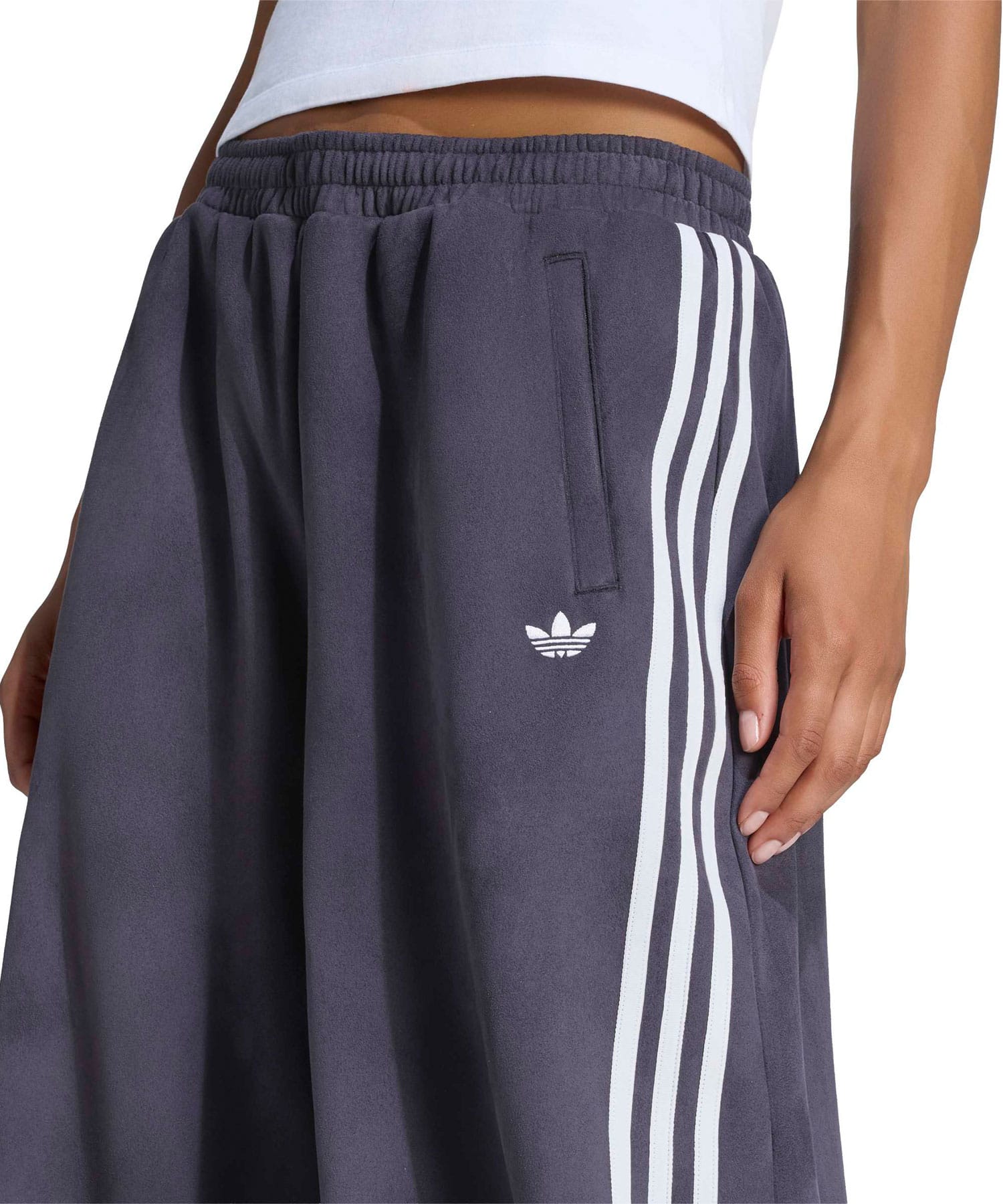 adidas ADILENIUM FAUX SUEDE TRACK PANT ブラックの画像