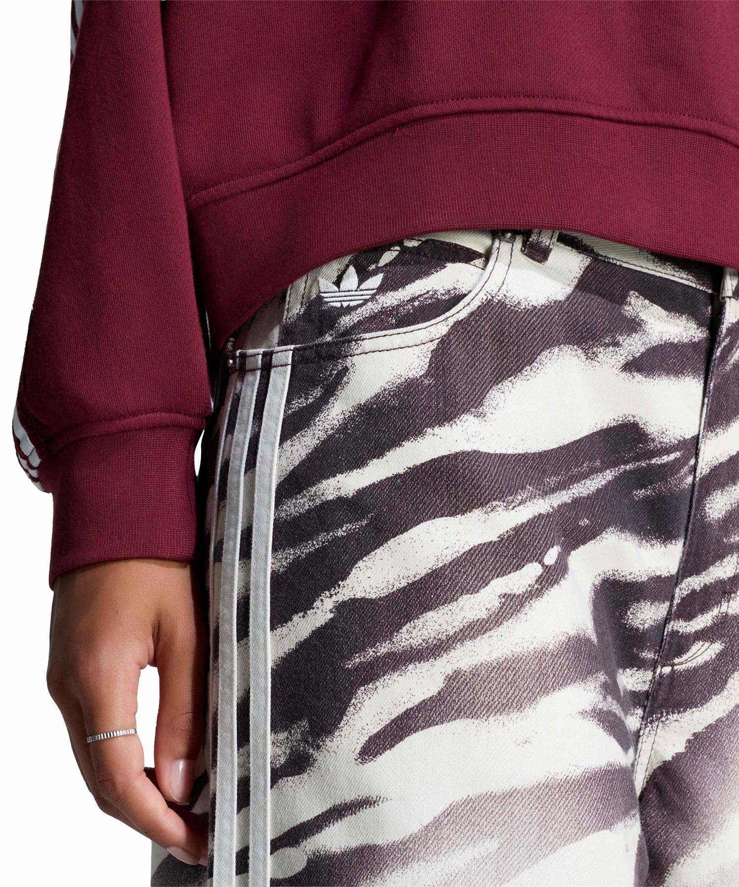 adidas ADILENIUM ZEBRA WIDE LEG DENIM PT オーロラコーヒーの画像