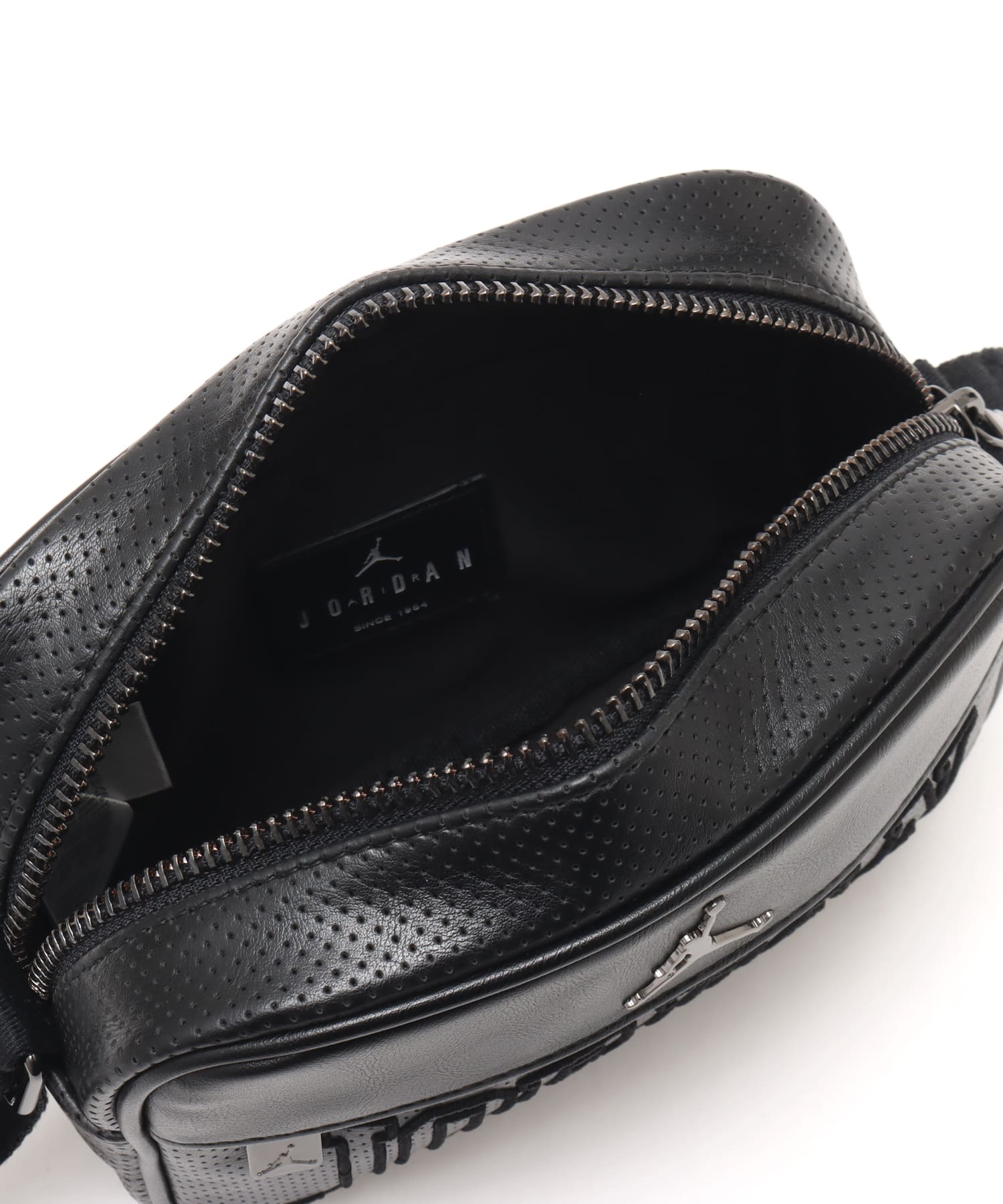 JORDAN BRAND MONOGRAM CAMERA BAG BLACKの画像
