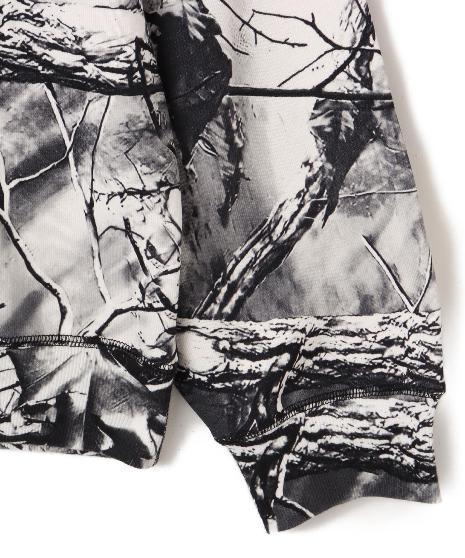 atmos Embroidery Classic Logo Crew Neck Sweatshirt BLACK CAMOUFLAGEの画像