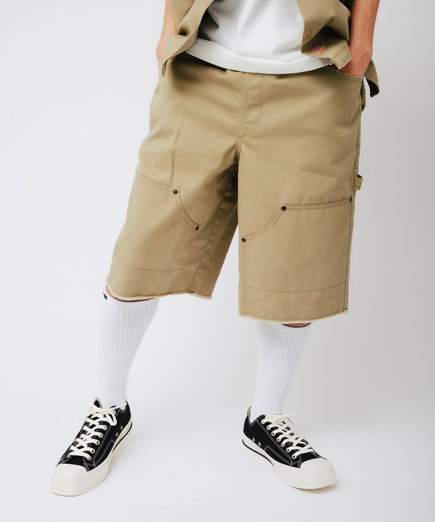 Dickies x atmos EASY DOUBLE KNEE PAINTER SHORTS BEIGEの画像