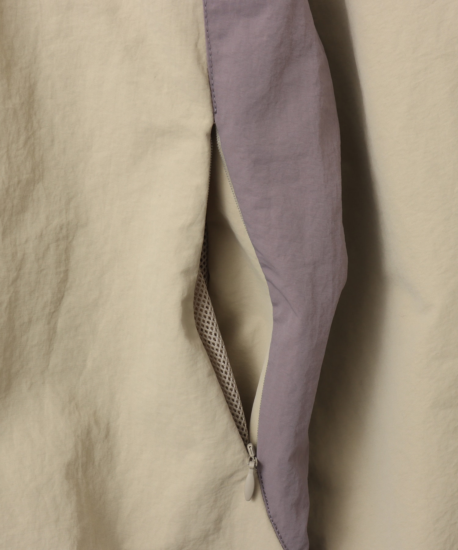 atmos Bicolor Truck Jacket BEIGEの画像