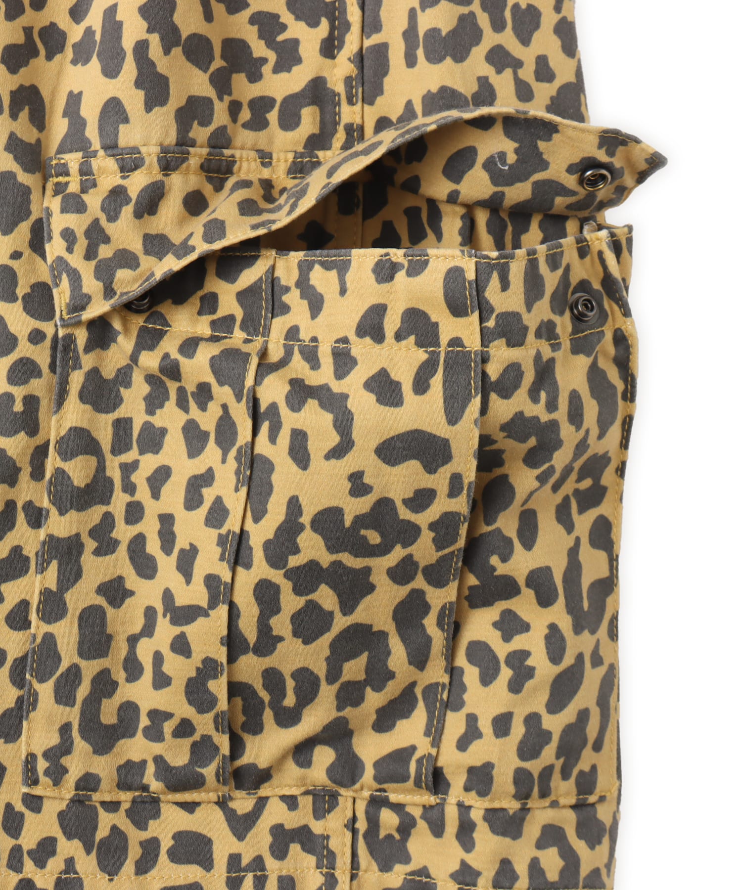atmos Baggy Cargo Shorts LEOPARDの画像