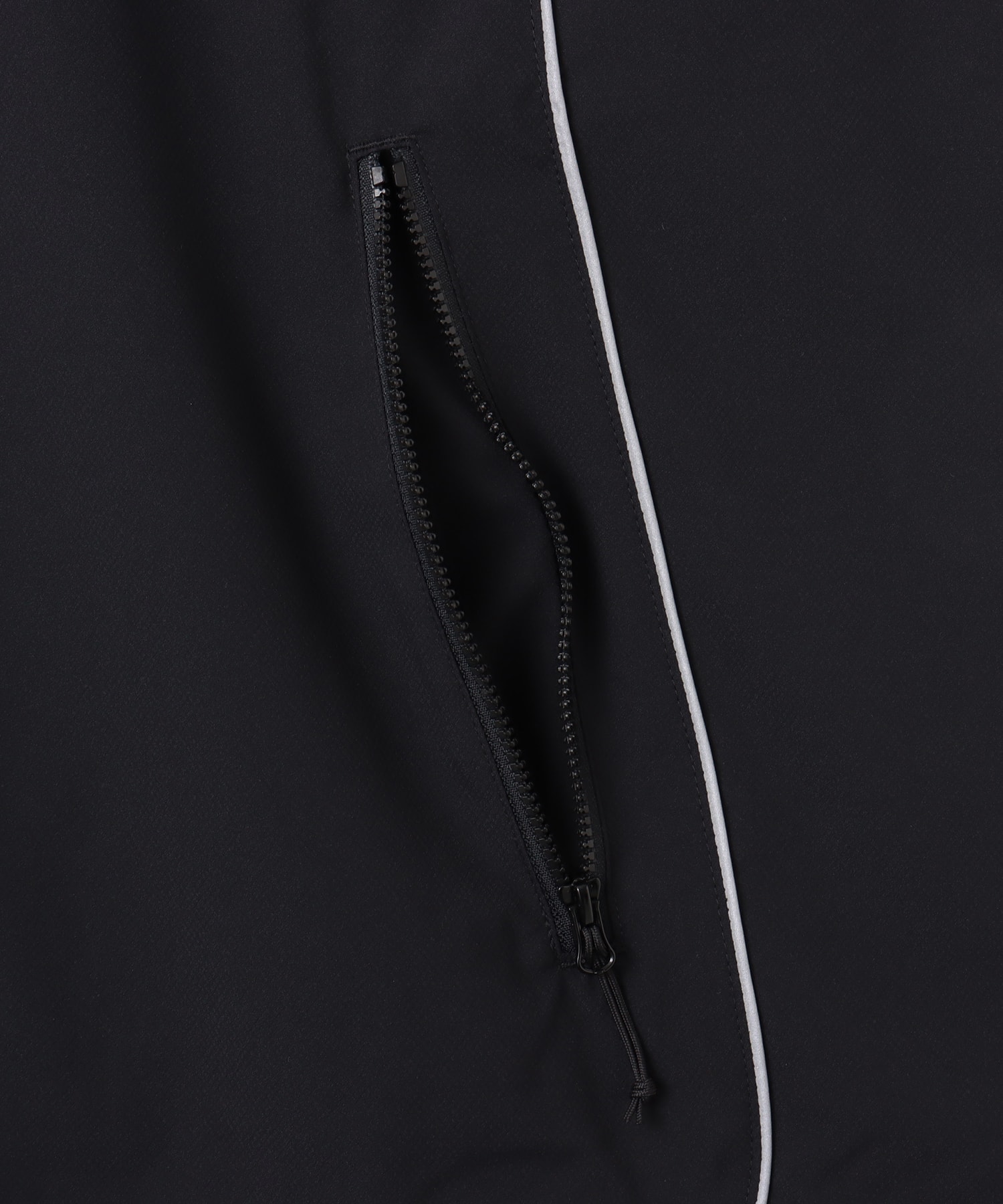 New Balance Run Enargy Jacket ブラックの画像