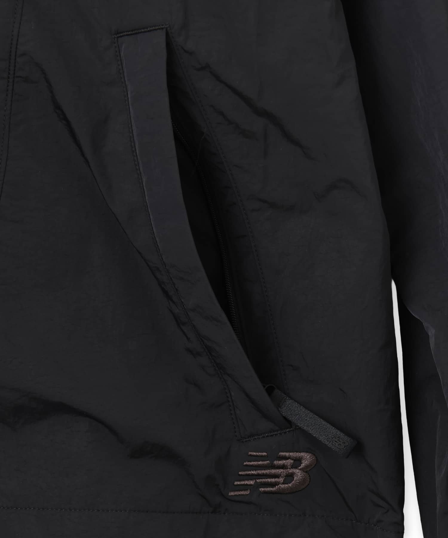 New Balance NB GREY NYLON JACKET ブラックの画像