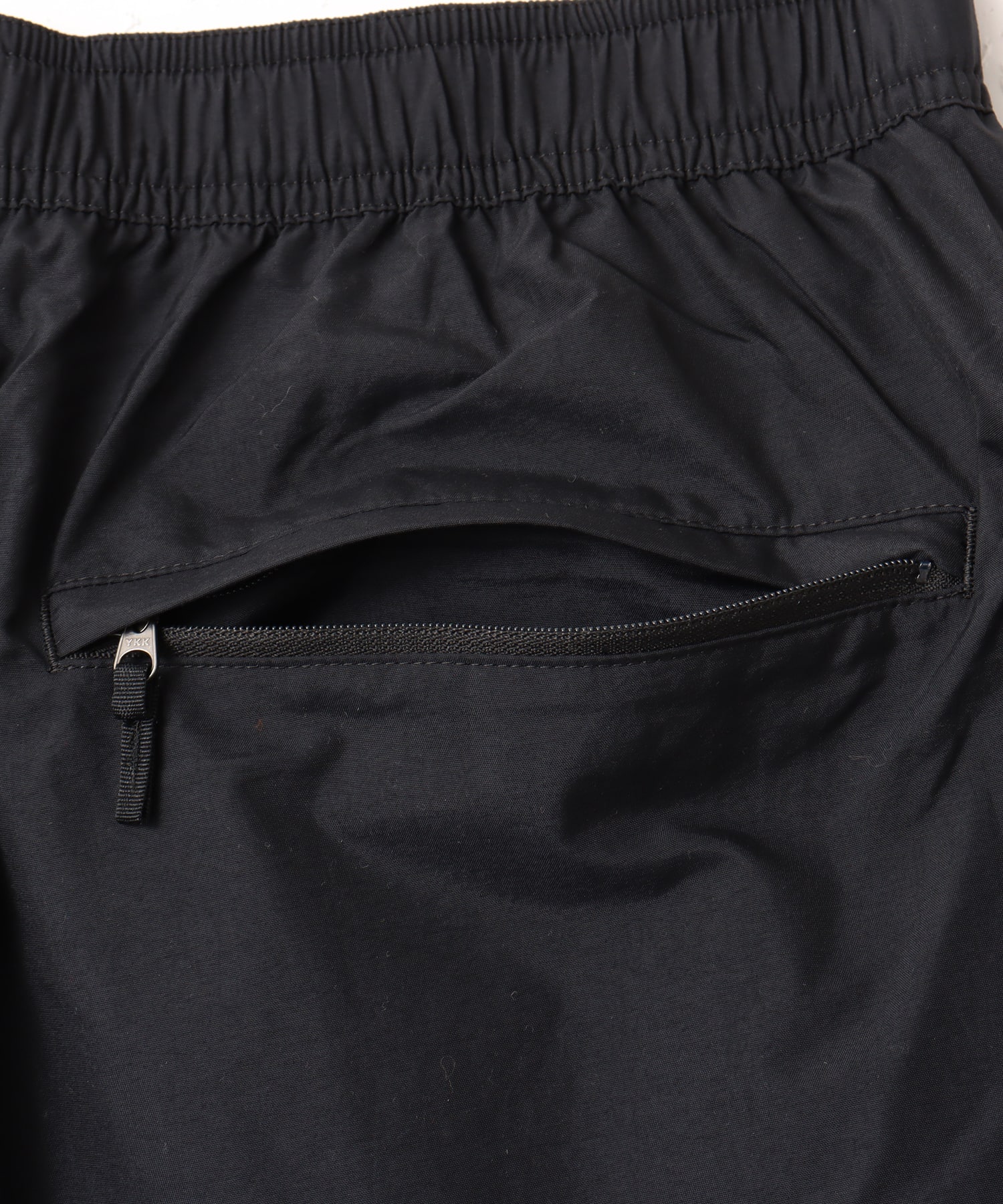 THE NORTH FACE NUPTSE SHORT ブラックxアスファルトグレーの画像