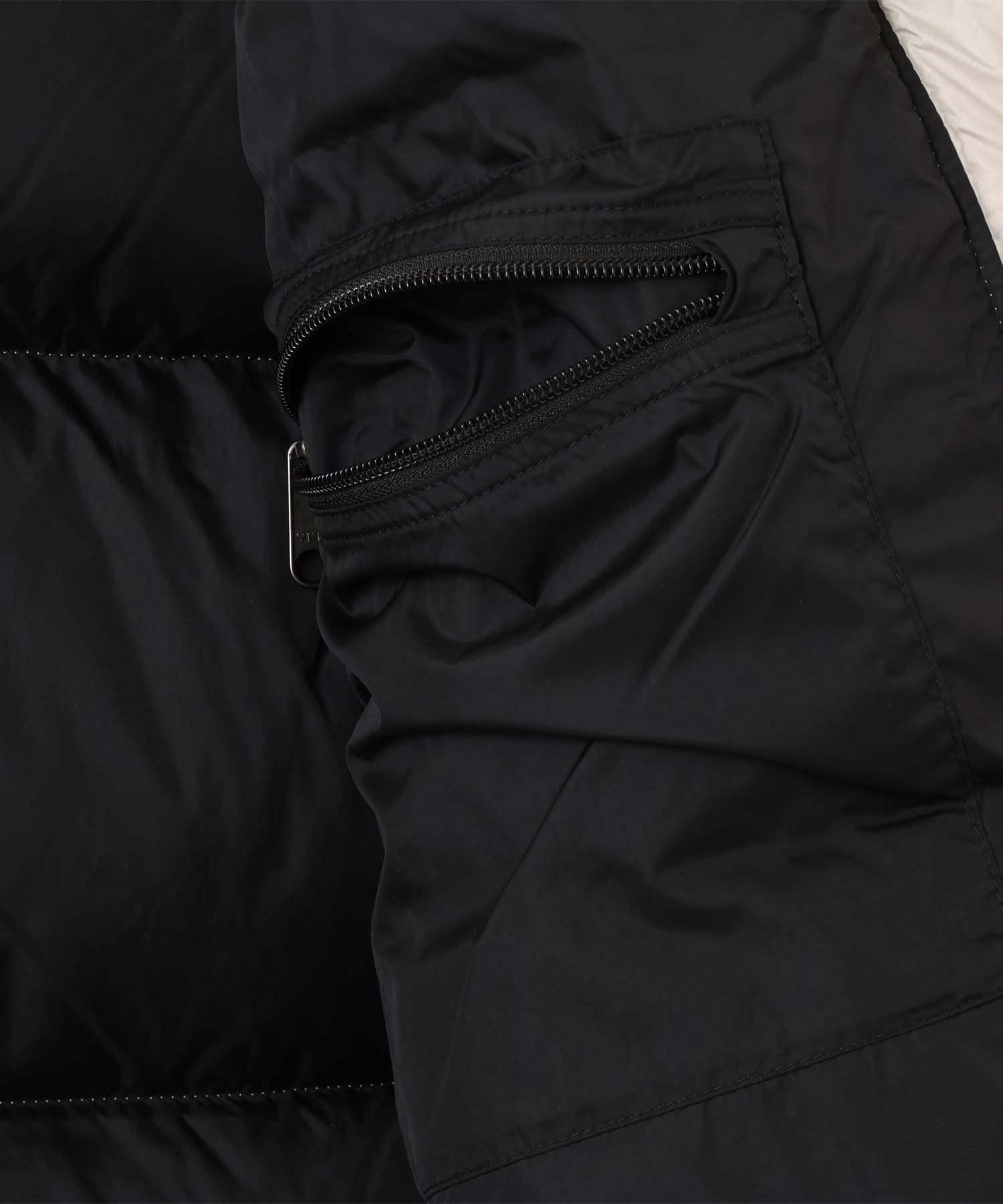 THE NORTH FACE NUPTSE VEST FIXブラックの画像