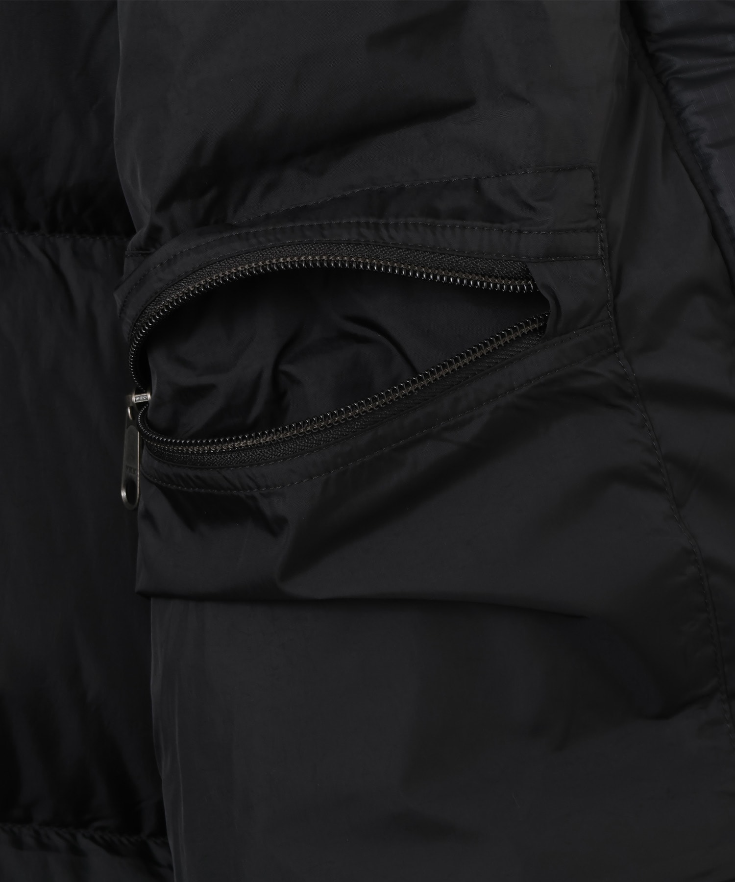 THE NORTH FACE NUPTSE VEST ブラックの画像