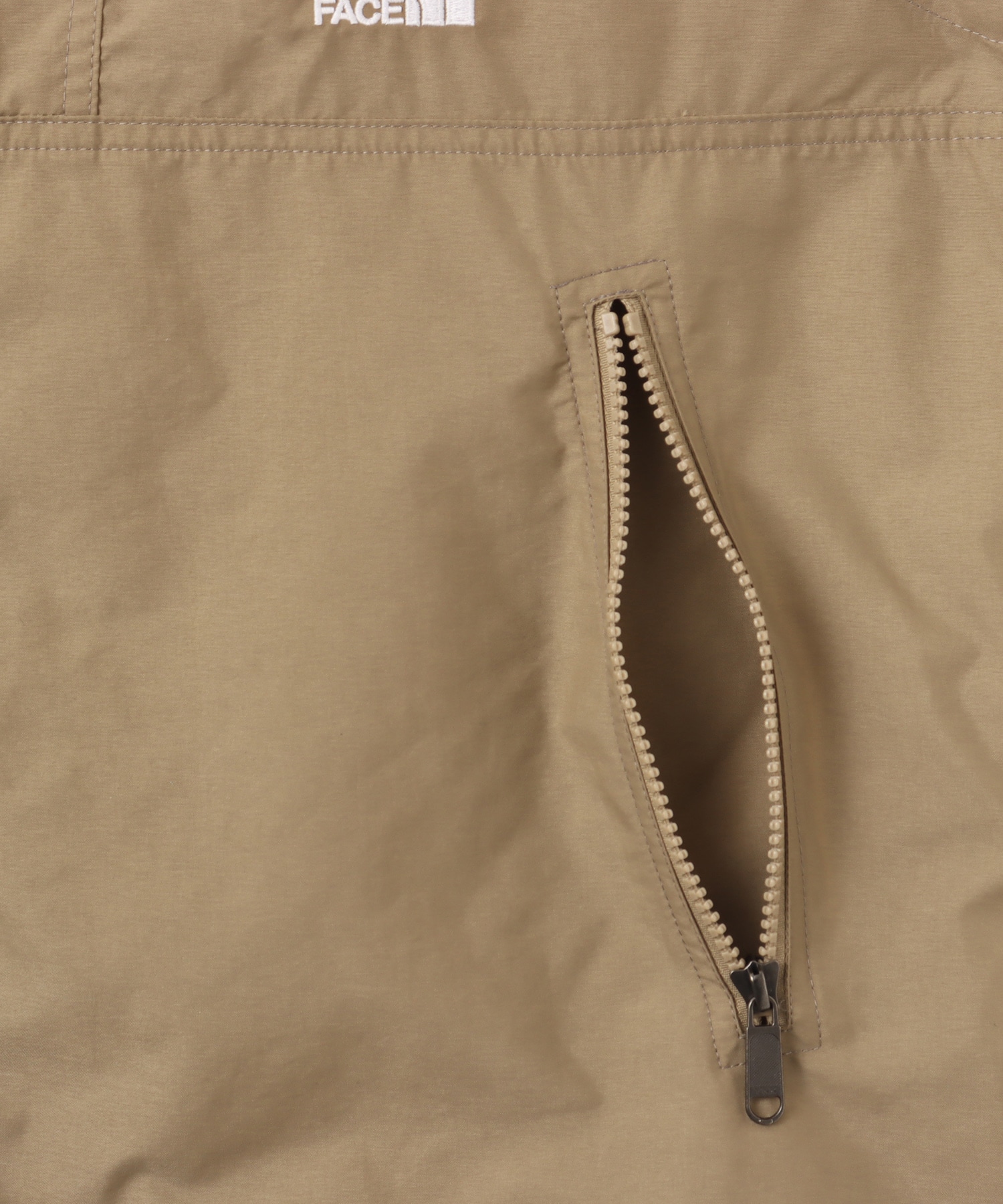 THE NORTH FACE Compact Hooded Vest クラシックカーキの画像