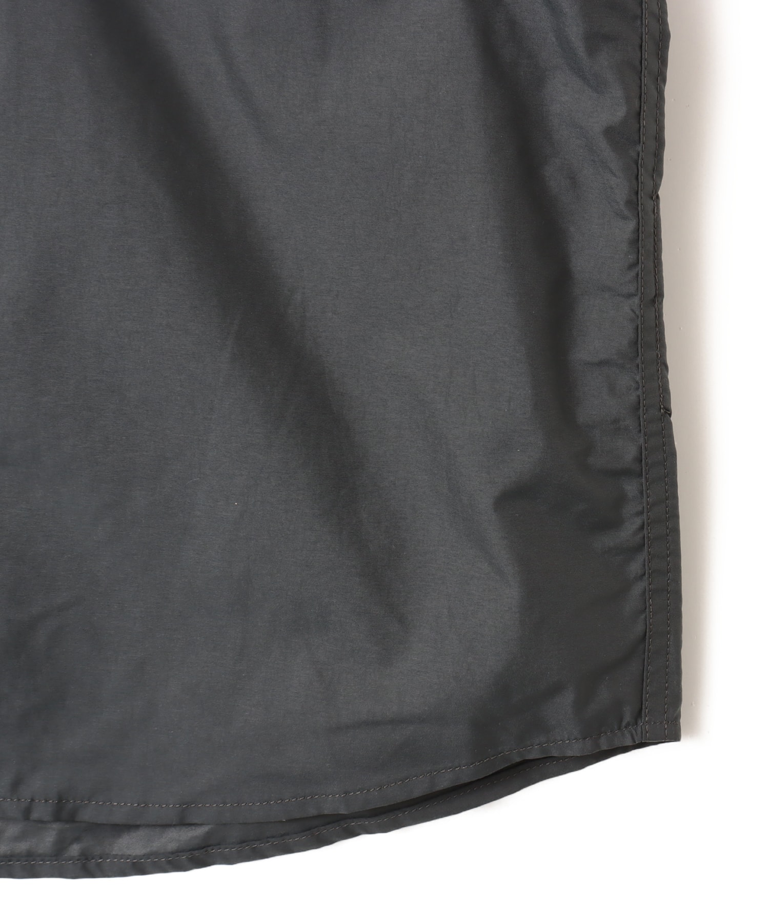 THE NORTH FACE S/S NUPTSE SHIRT ブラックxアスファルトグレーの画像