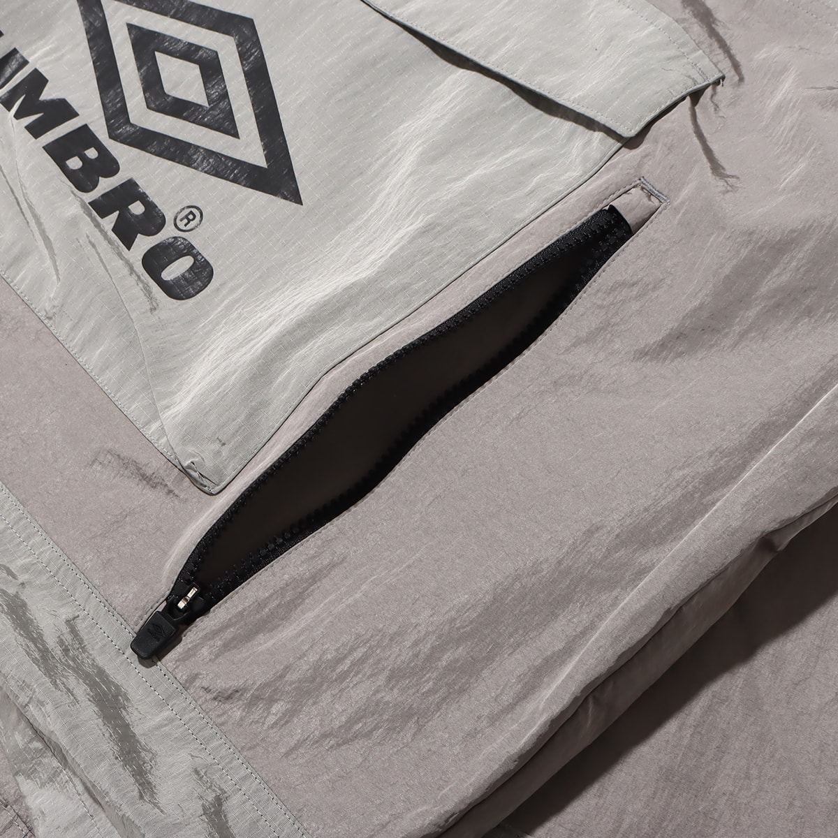 UMBRO STANDNECK ANORAK WHITE/GRAY 22HO-I