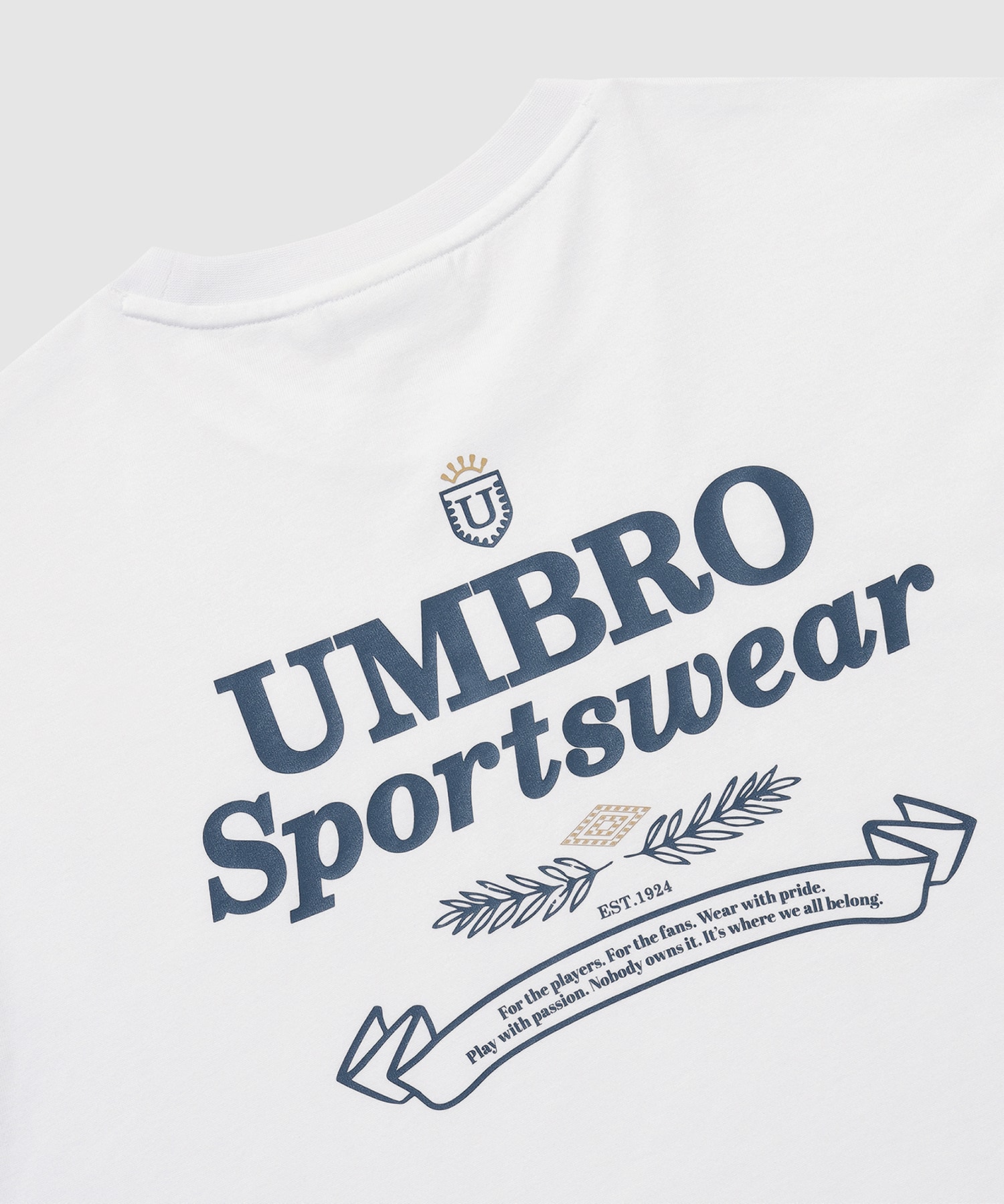 UMBRO 【KOREA COLLECTION】HBL CASUAL ARCHIVE ARTWORK SHORTS SLEEVE T-SHIRTS ホワイトの画像