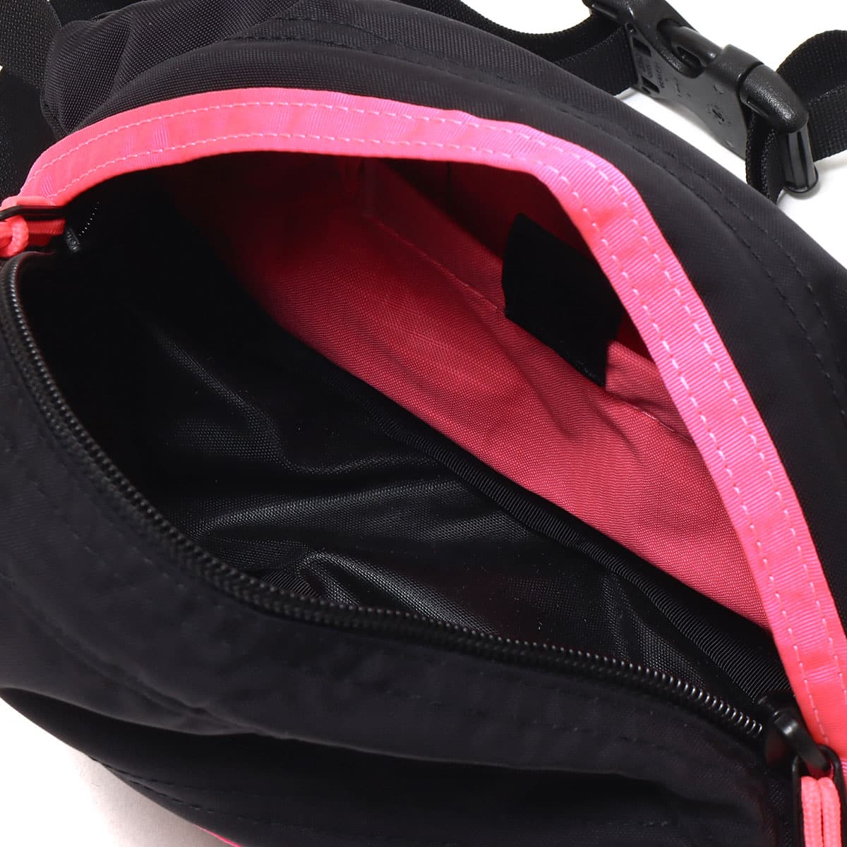 GREGORY TEENY TAILMATE BLK/PNK 19FW-Iの画像