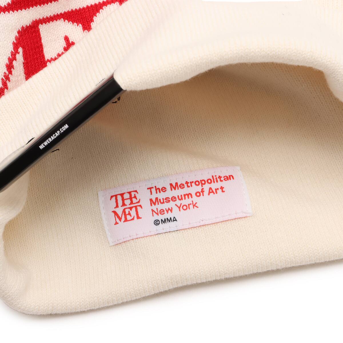 NEW ERA BASIC CUFF KNIT THE MET OWHI OFF WHITEの画像