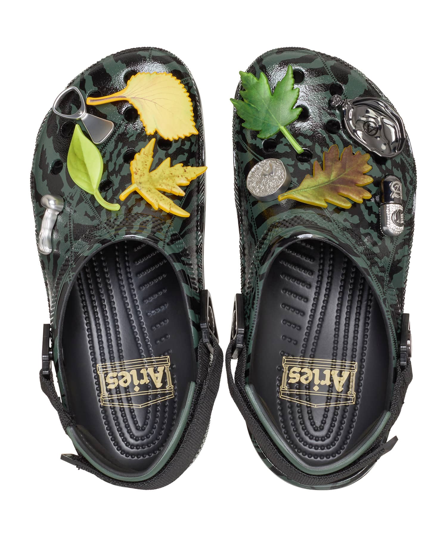 crocs Classic Clog x Aries Arise Blackの画像