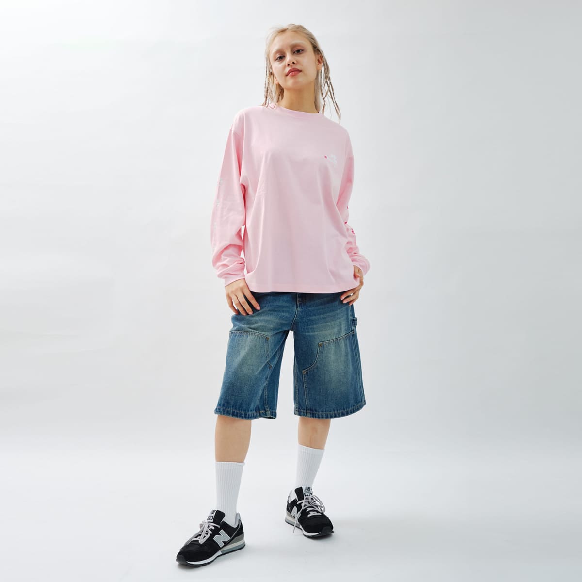 atmos pink x MONICHIKI HOUSE AM Logo L/S T-Shirt PINKの画像