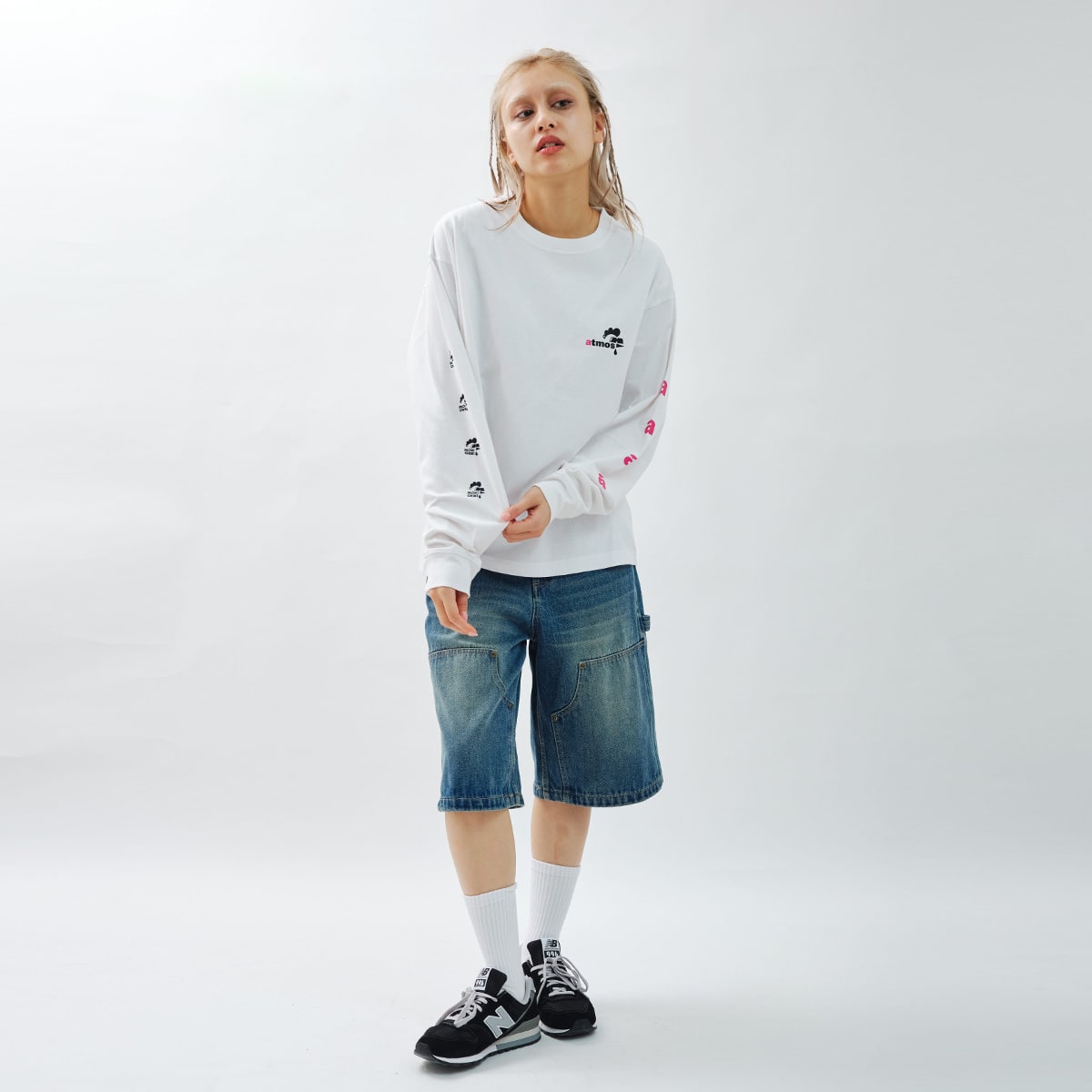 atmos pink x MONICHIKI HOUSE AM Logo L/S T-Shirt WHITEの画像