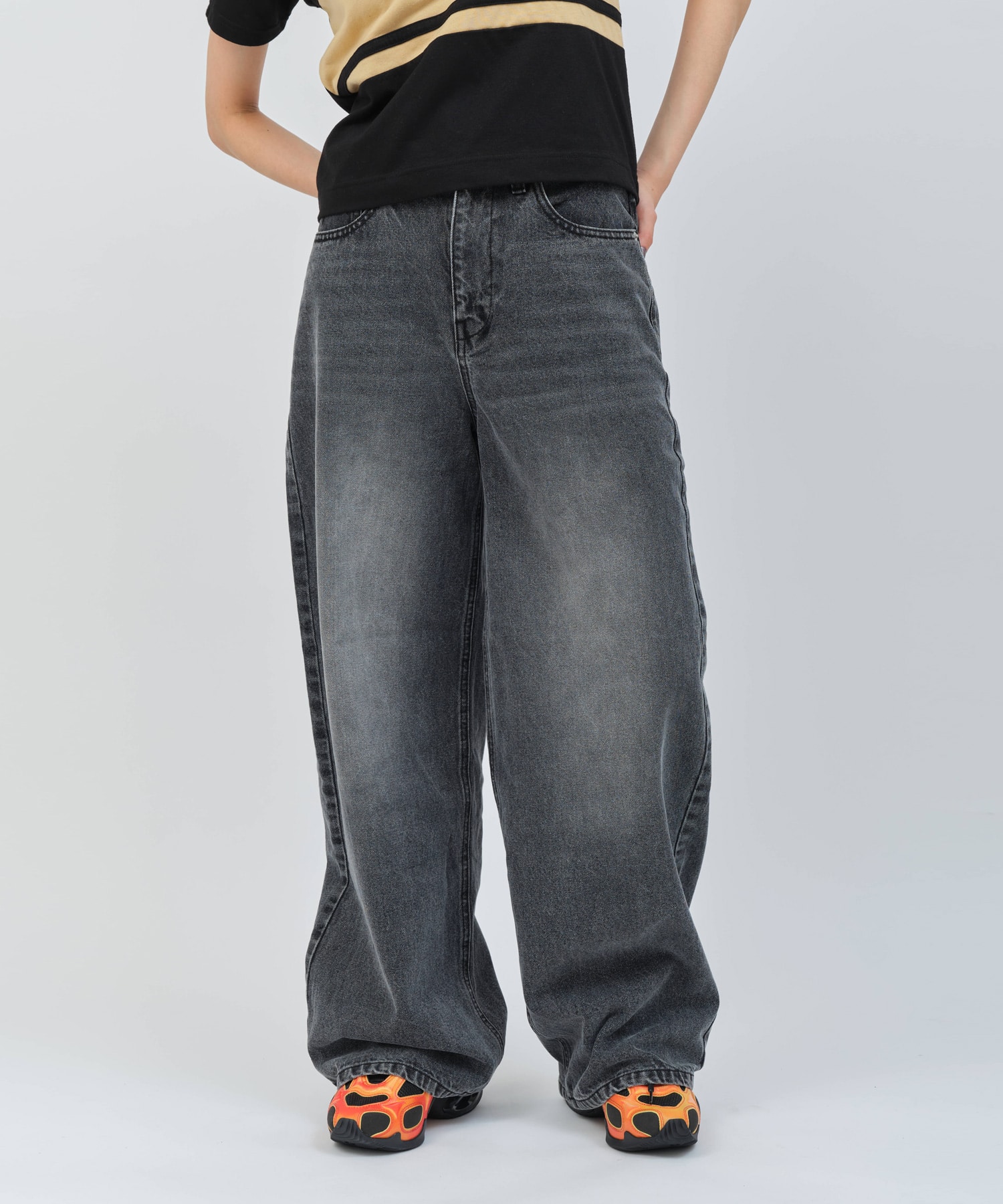 atmos pink Loose Denim Pants BLACKの画像