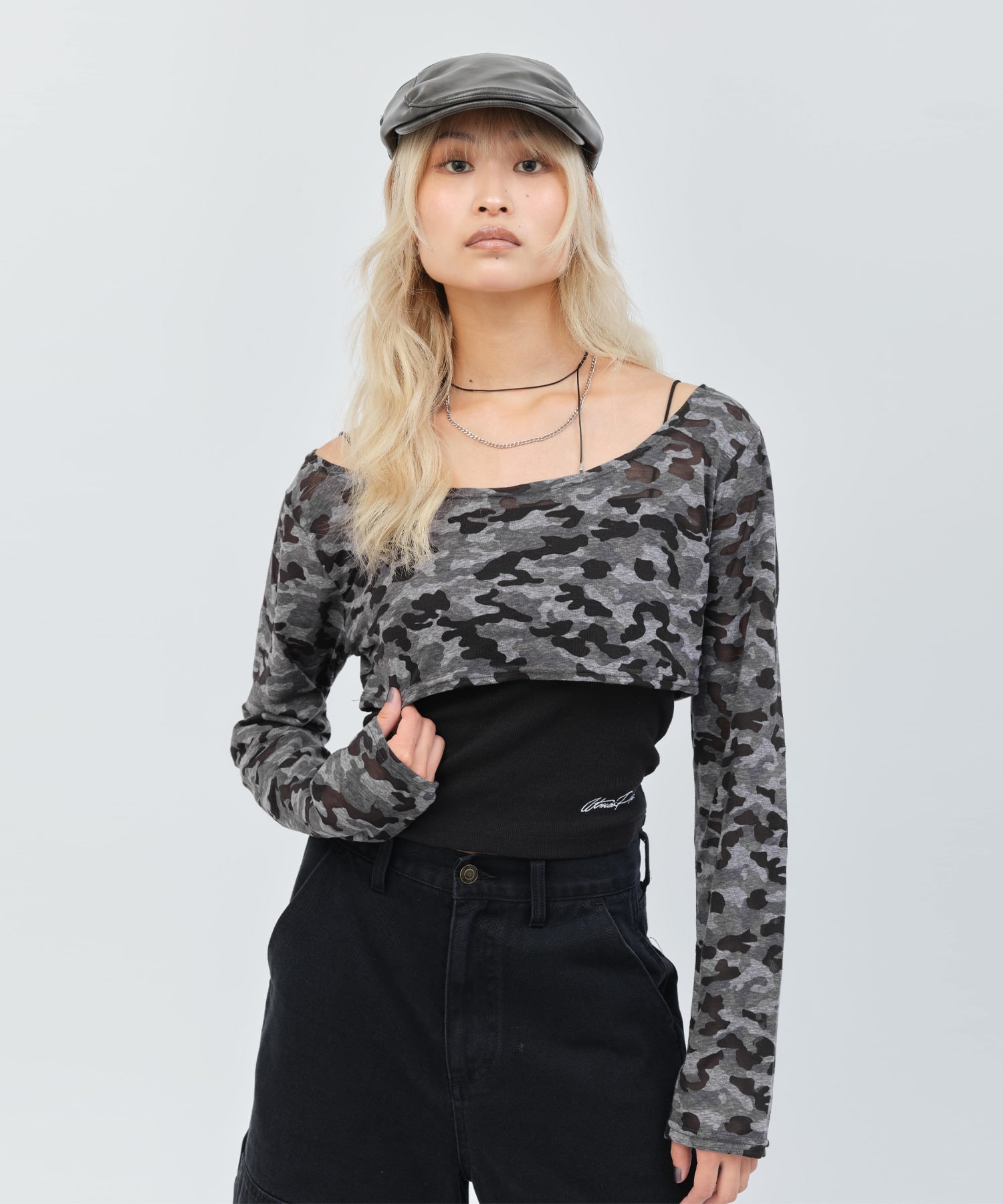 atmos pink Cropped Camouflage Tops GRAYの画像
