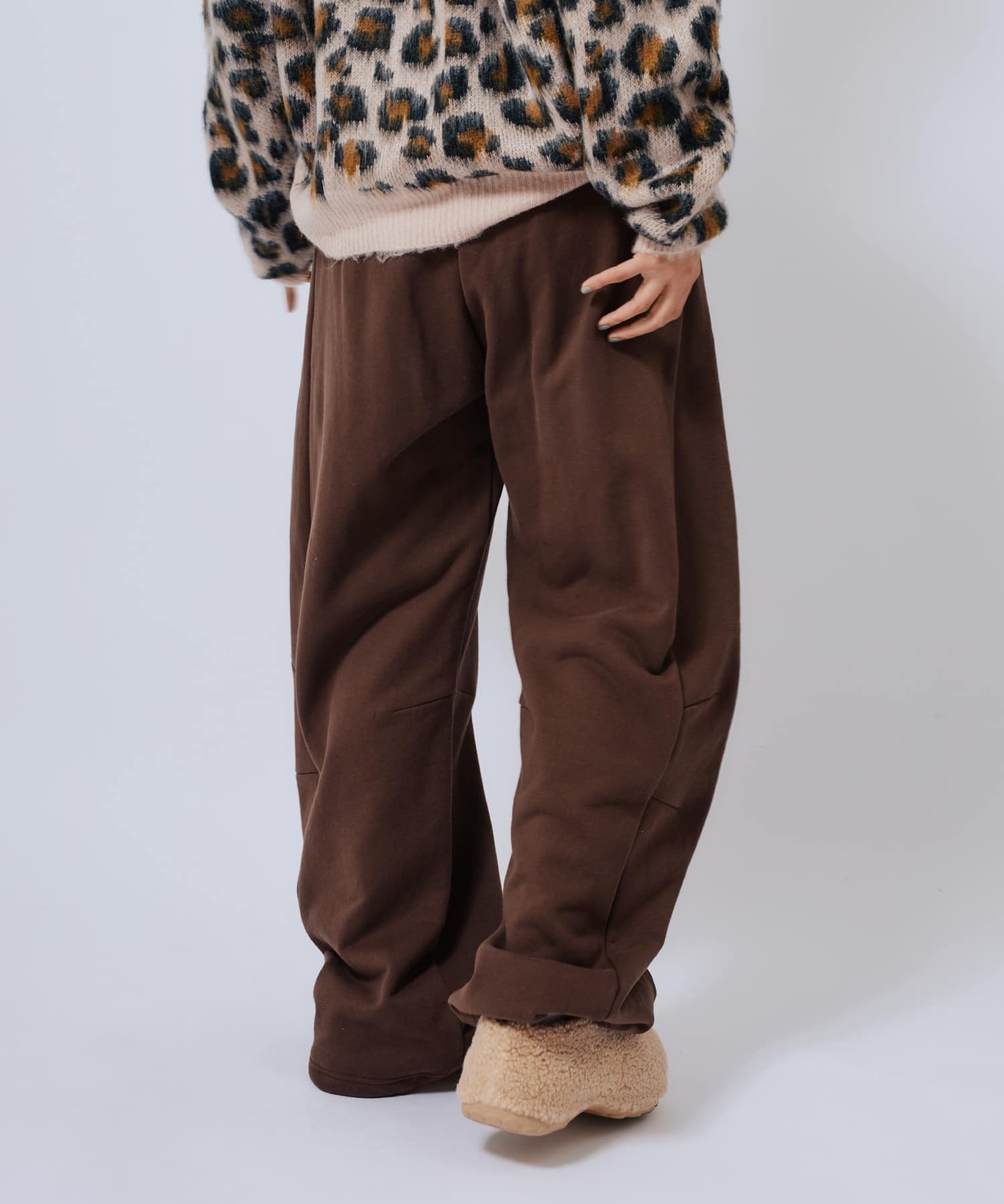 atmos pink Sweat Baggy Pants BROWNの画像