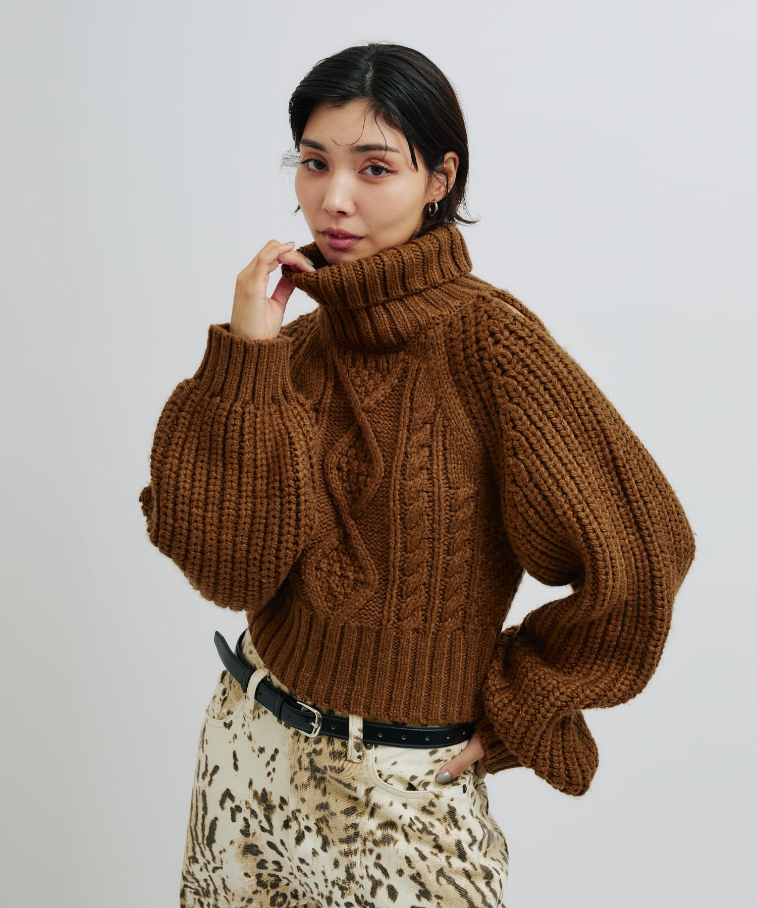 atmos pink Slit Cable Knit Tops BROWNの画像