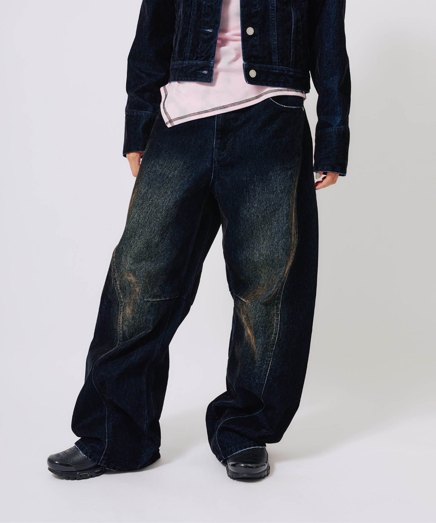 atmos pink Flocky Denim Pants NAVYの画像