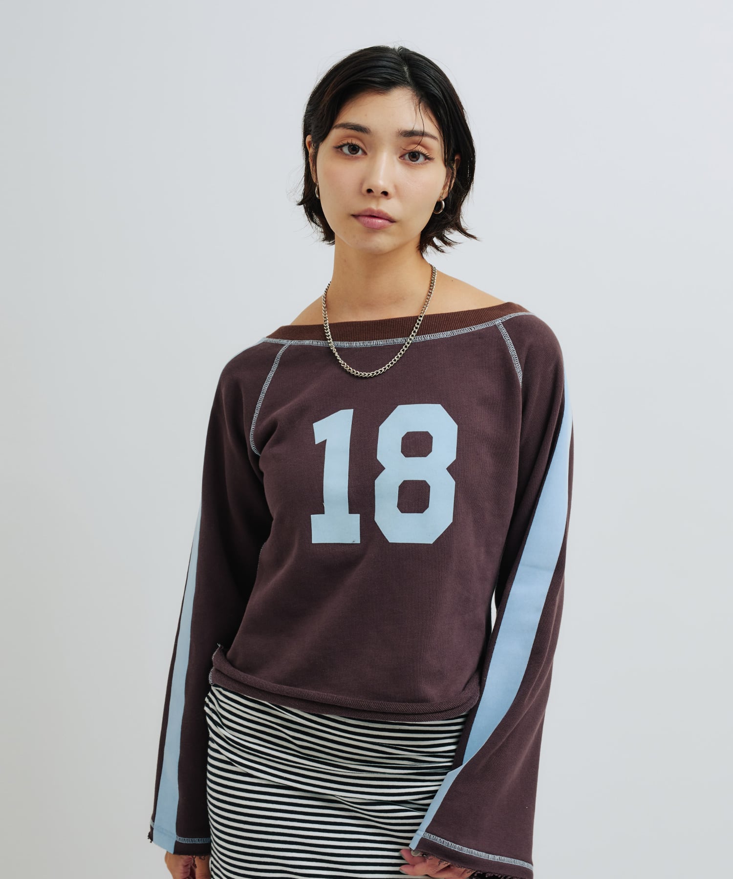 atmos pink Numbering Sweat Top BROWNの画像