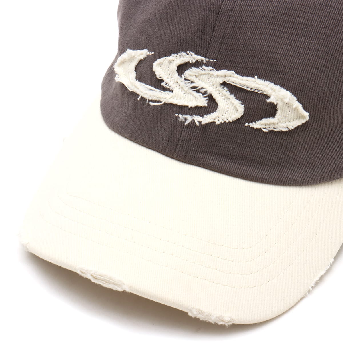 atmos pink Bi-Color Twill Cap BLACKの画像
