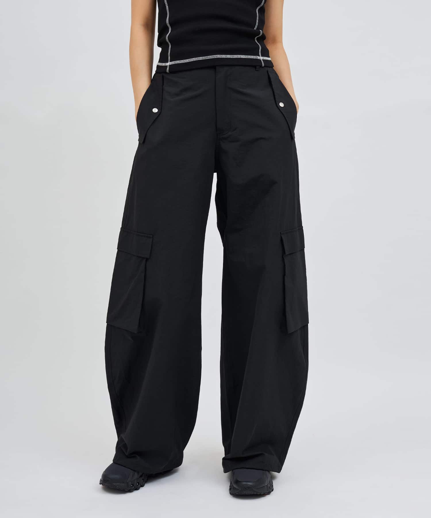atmos pink Baggy Nylon Pants BLACKの画像