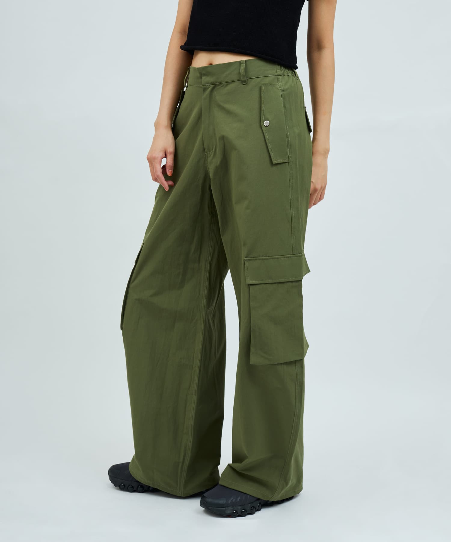 atmos pink Baggy Nylon Pants KHAKIの画像