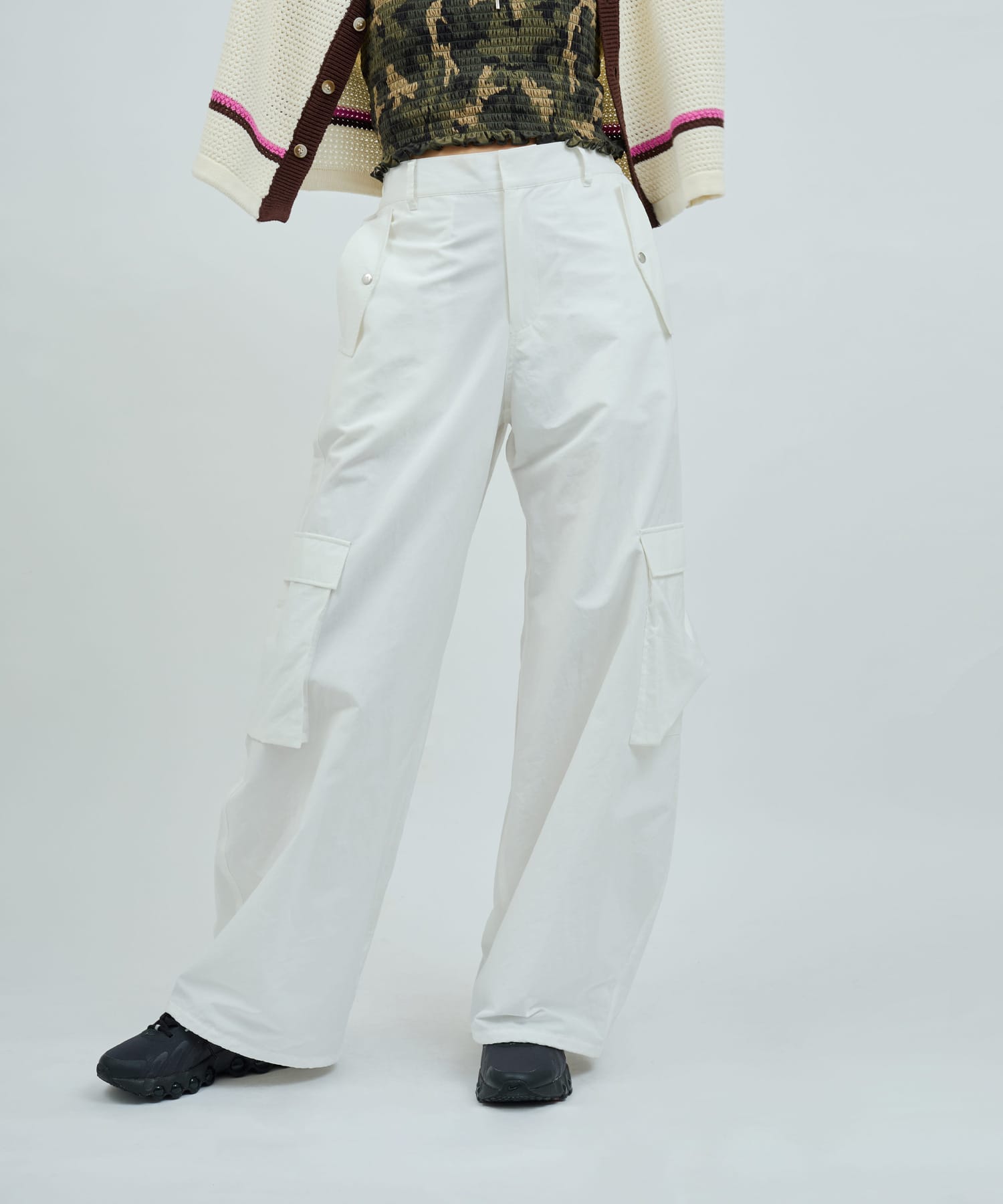 atmos pink Baggy Nylon Pants WHITEの画像