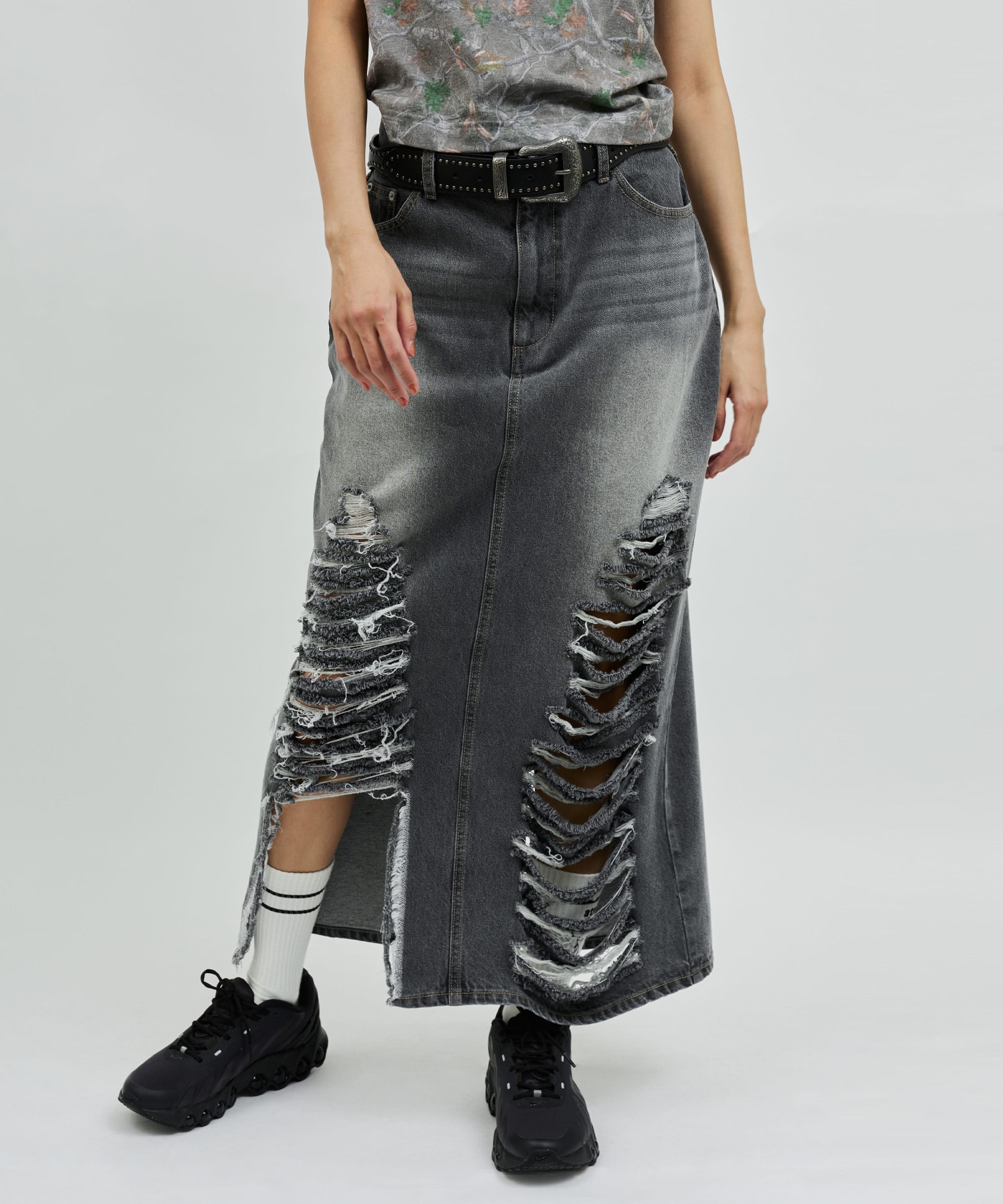 atmos pink Damaged Long Skirt BLACKの画像