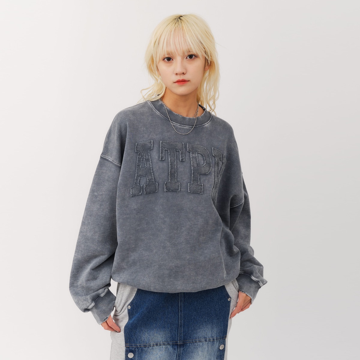 atmos pink Vintage Sweatshirt BLACKの画像