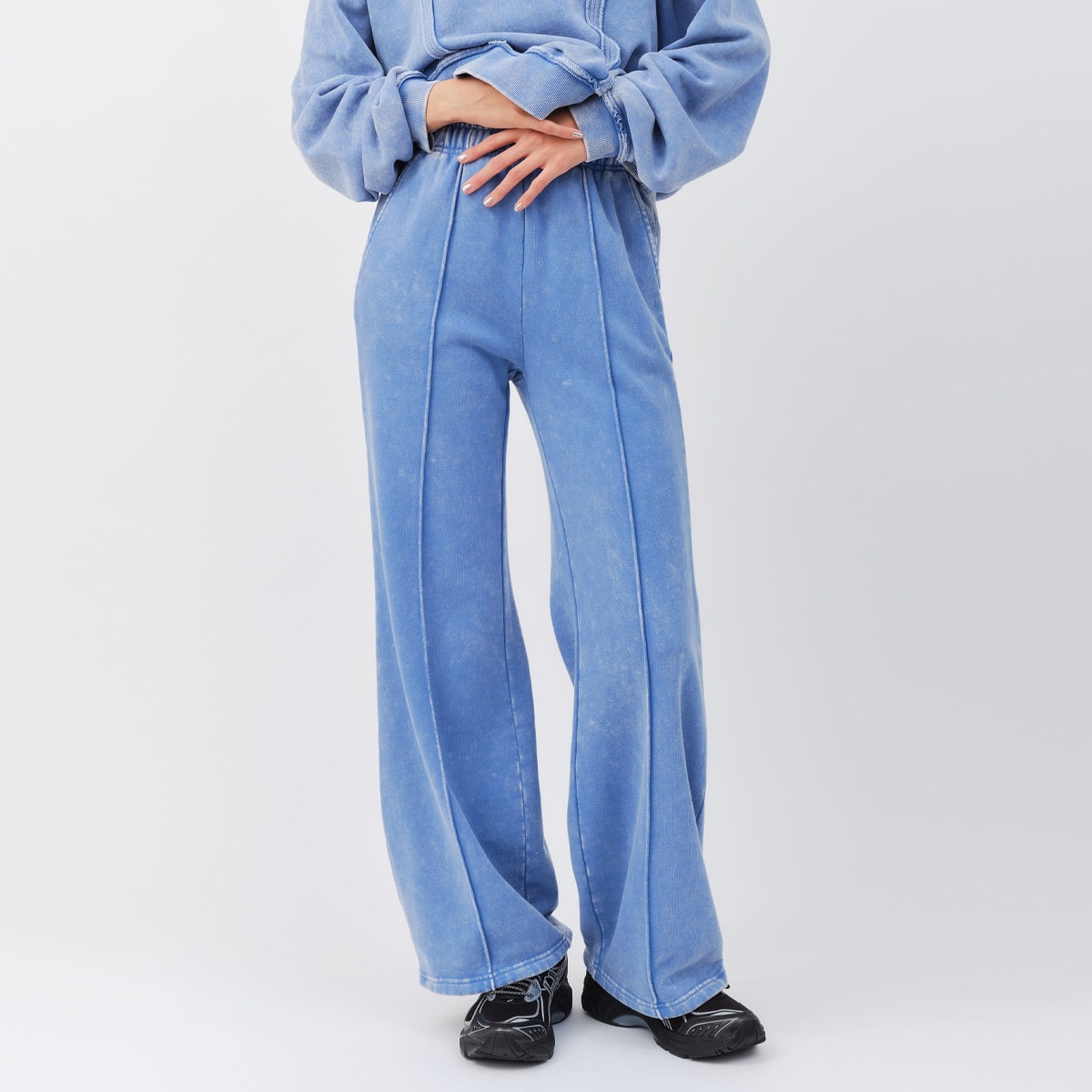 atmos pink Pigment Tapered Sweat Pants BLUEの画像